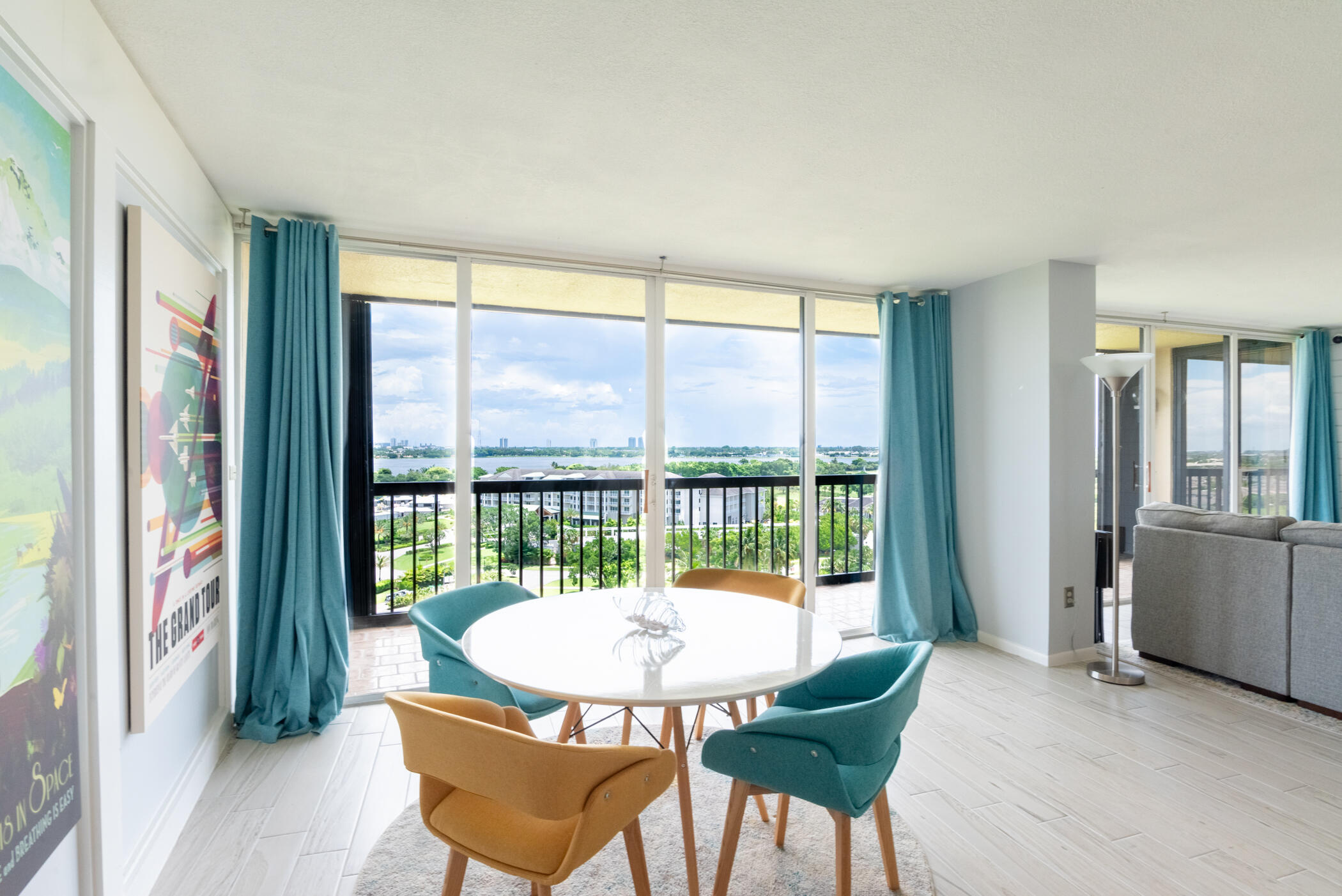 Lands of the President / ENVOY CONDO - Residential