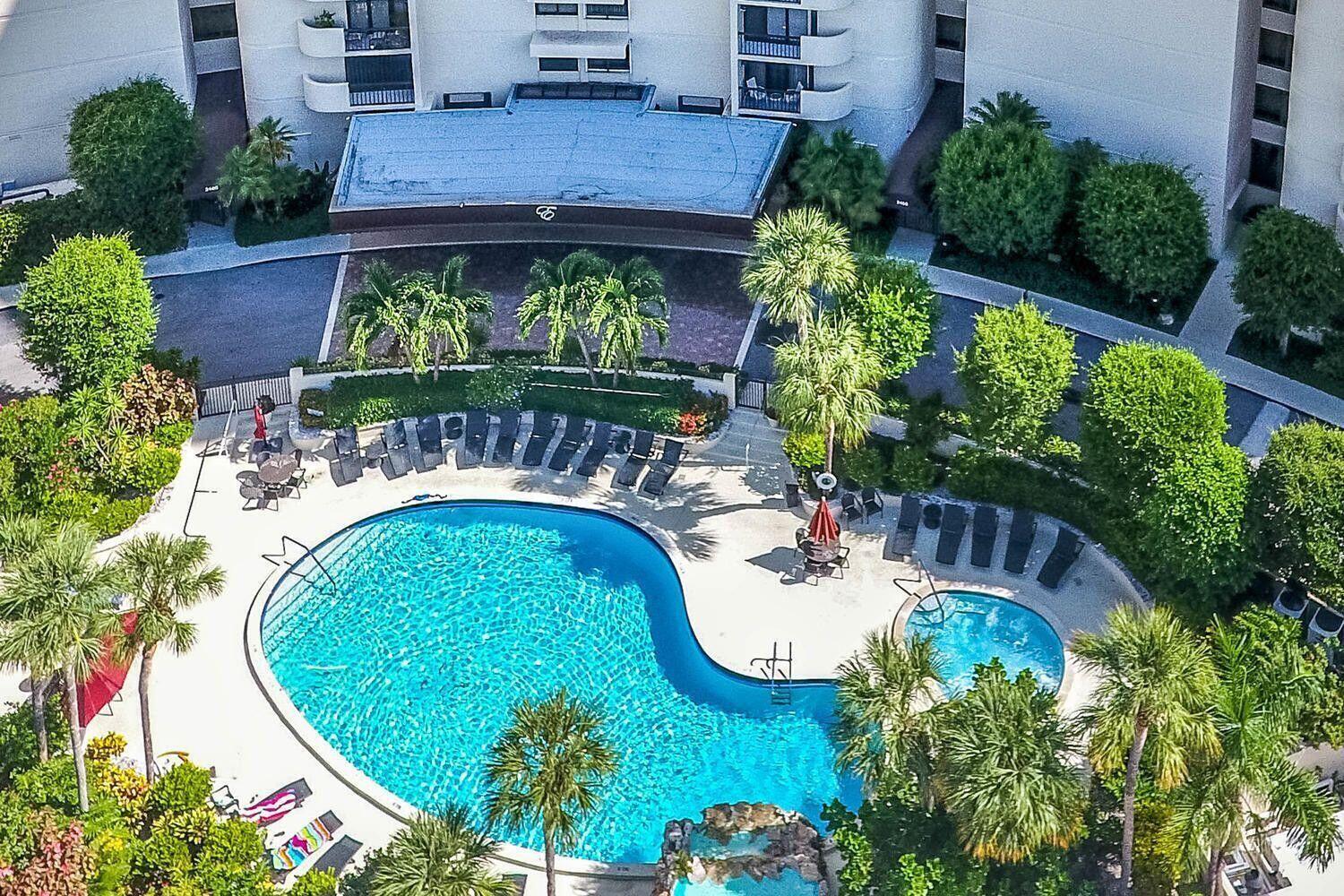 Lands of the President / ENVOY CONDO - Residential