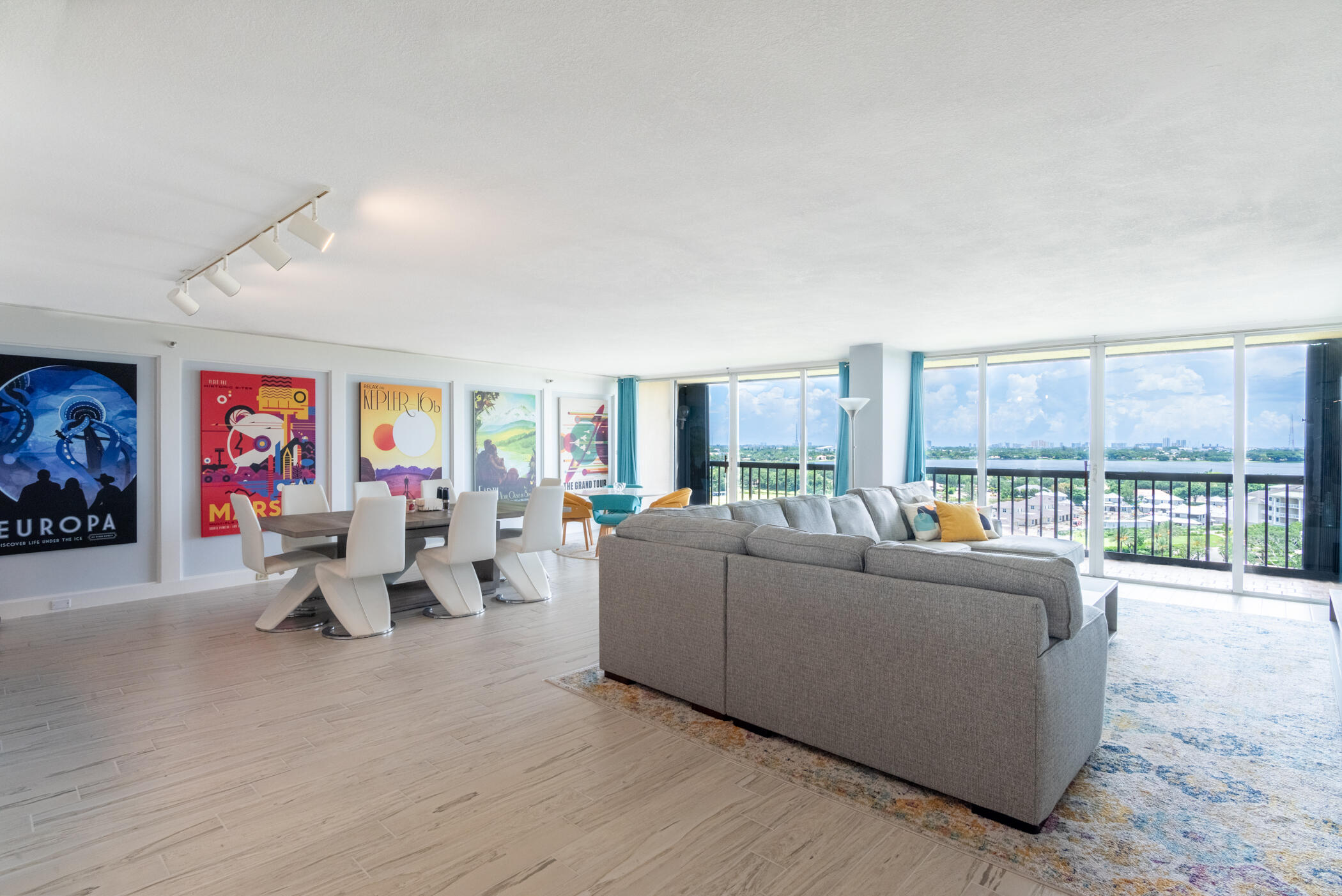 Lands of the President / ENVOY CONDO - Residential