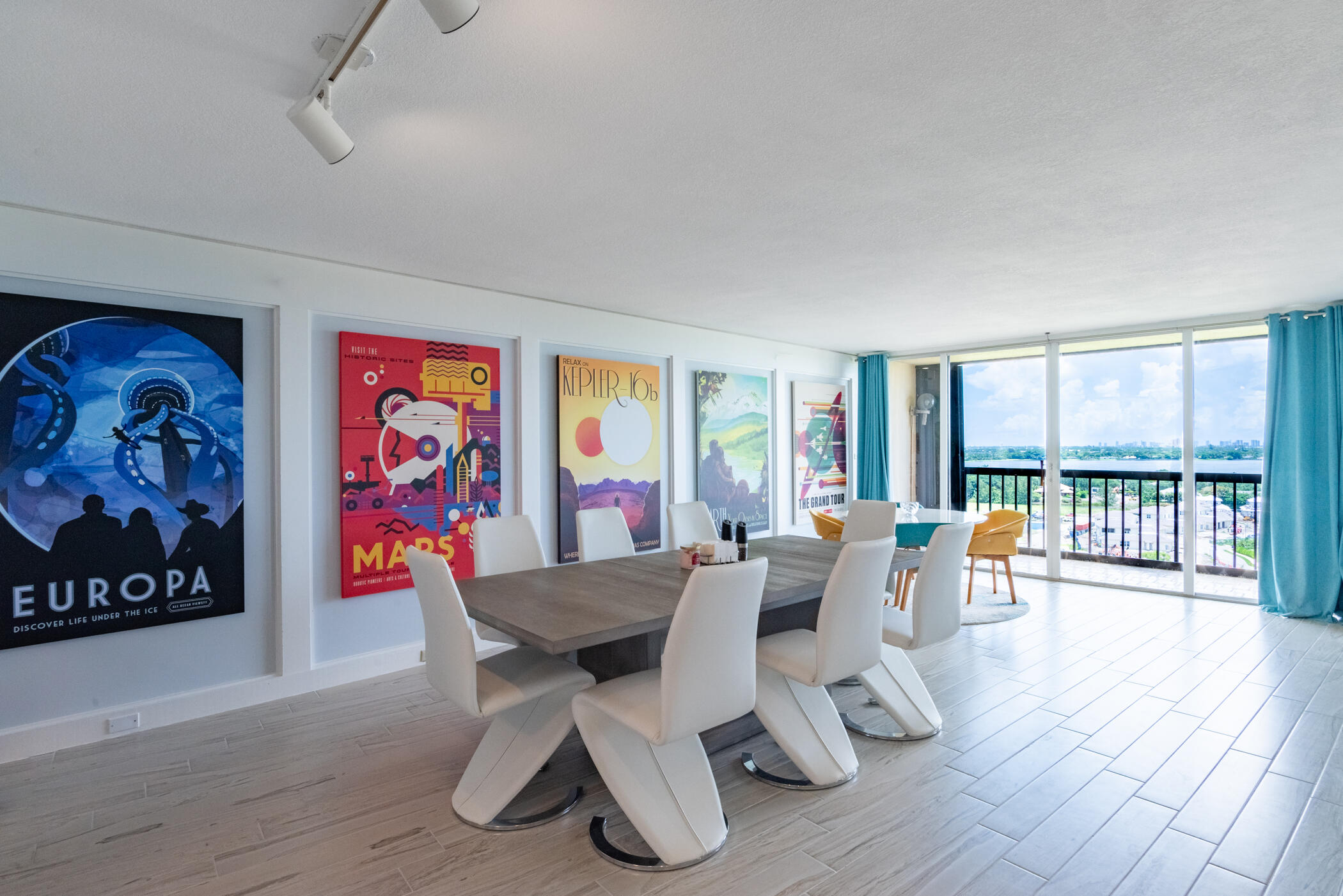 Lands of the President / ENVOY CONDO - Residential