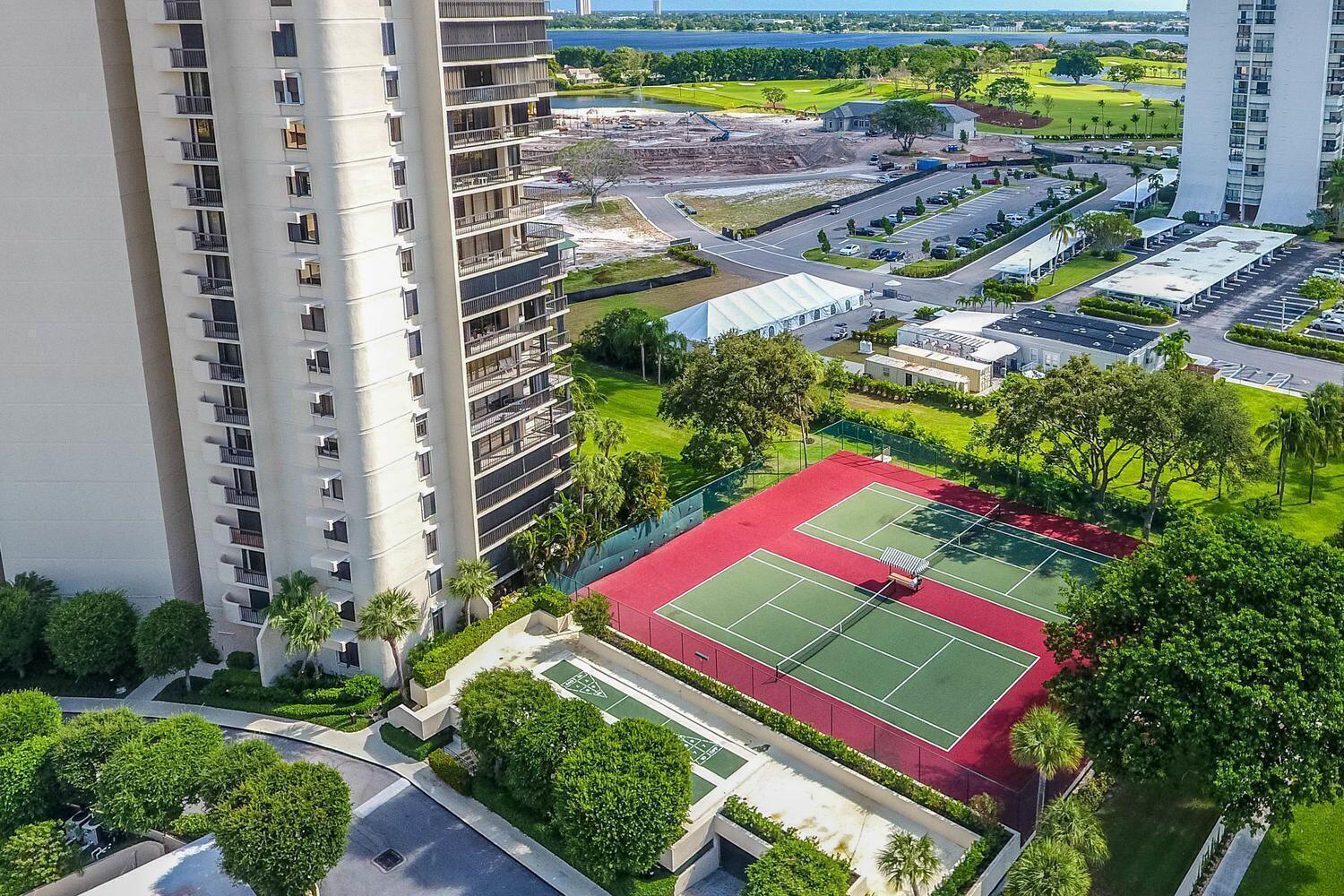 Lands of the President / ENVOY CONDO - Residential