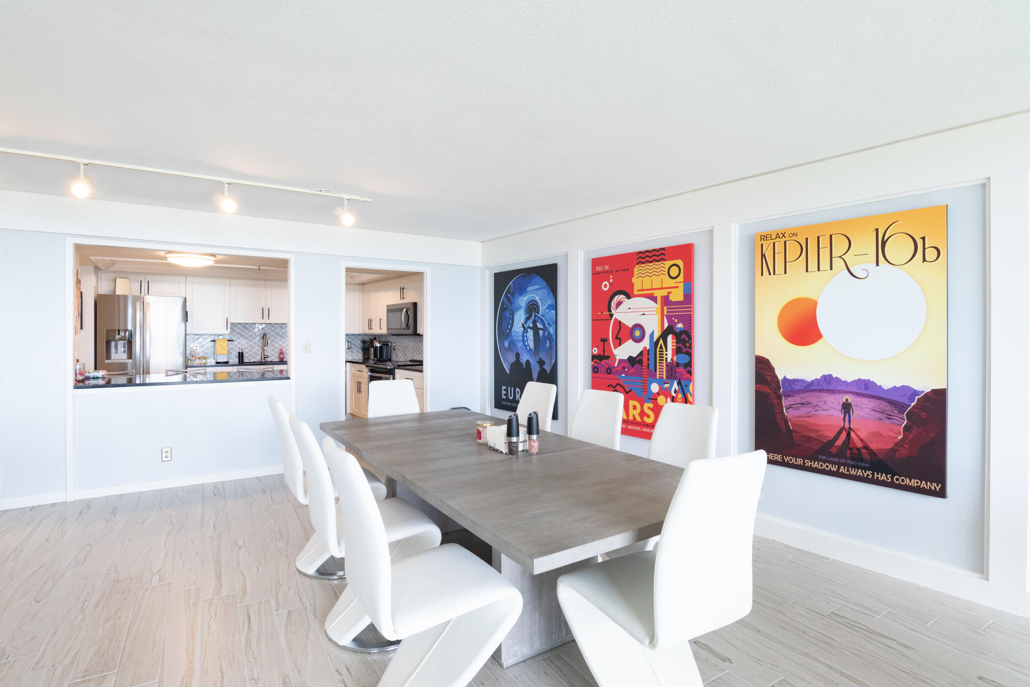 Lands of the President / ENVOY CONDO - Residential