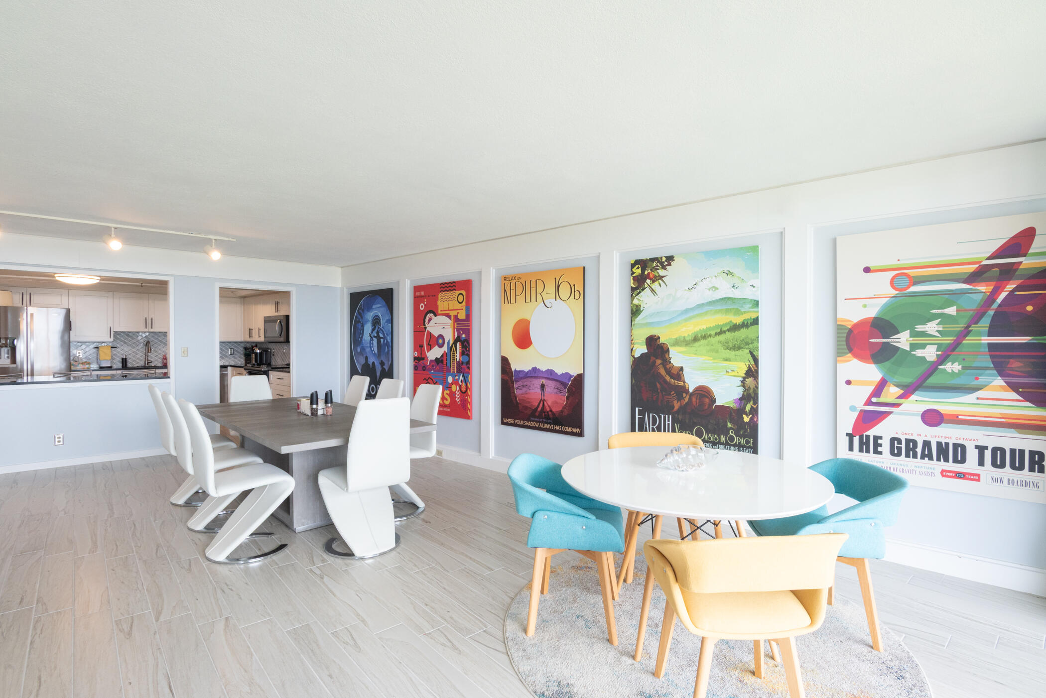 Lands of the President / ENVOY CONDO - Residential