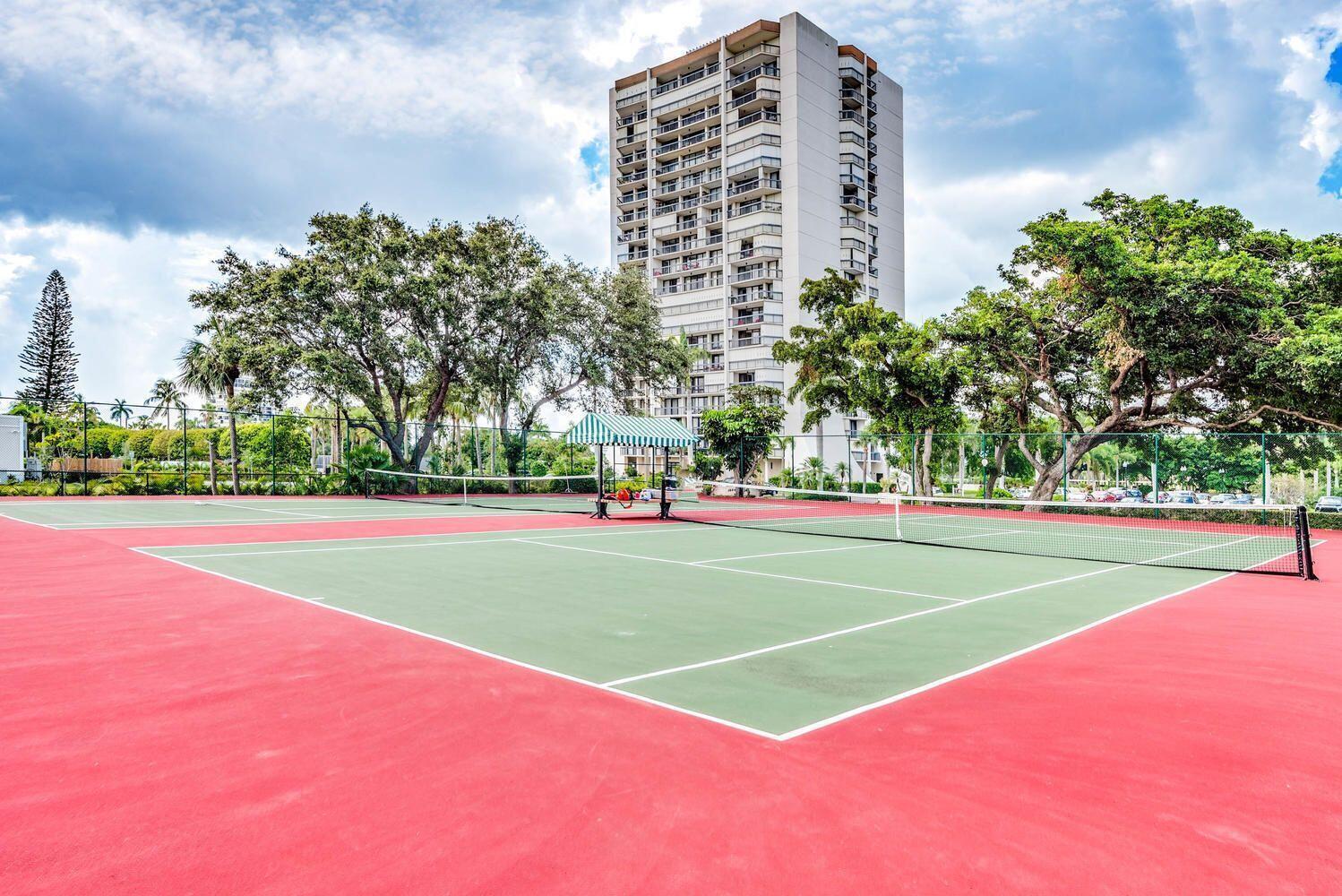 Lands of the President / ENVOY CONDO - Residential