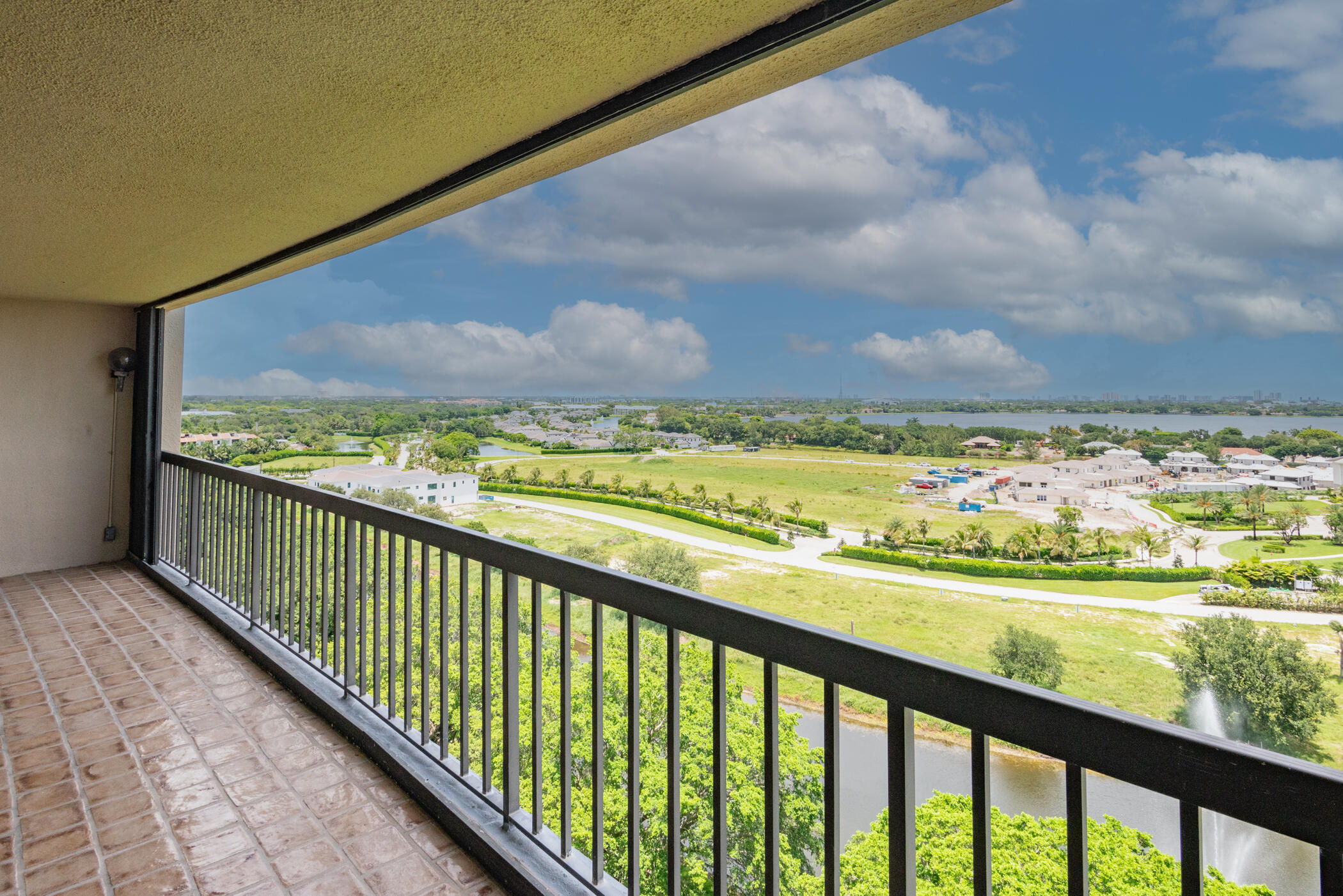 Lands of the President / ENVOY CONDO - Residential