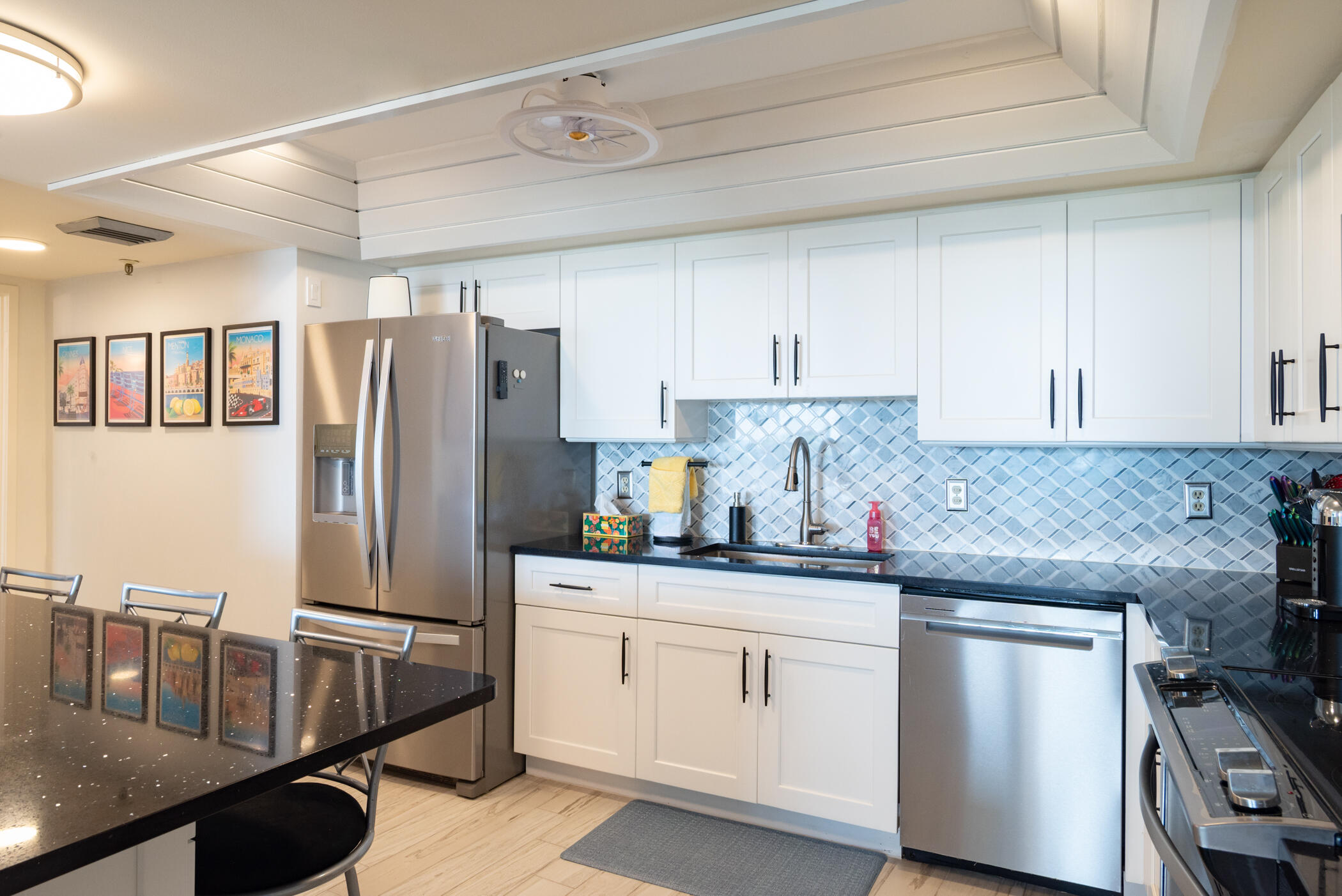 Lands of the President / ENVOY CONDO - Residential