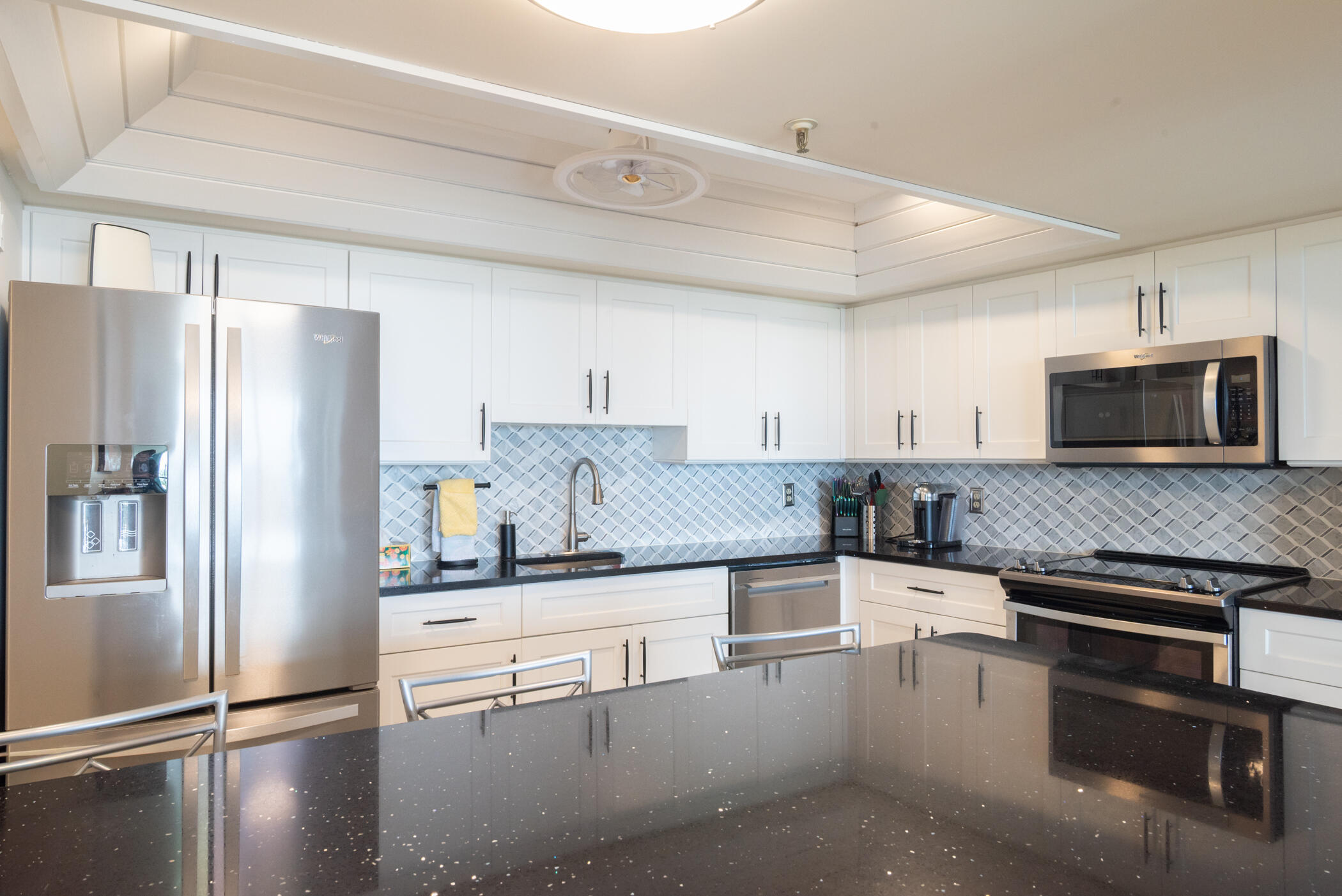 Lands of the President / ENVOY CONDO - Residential