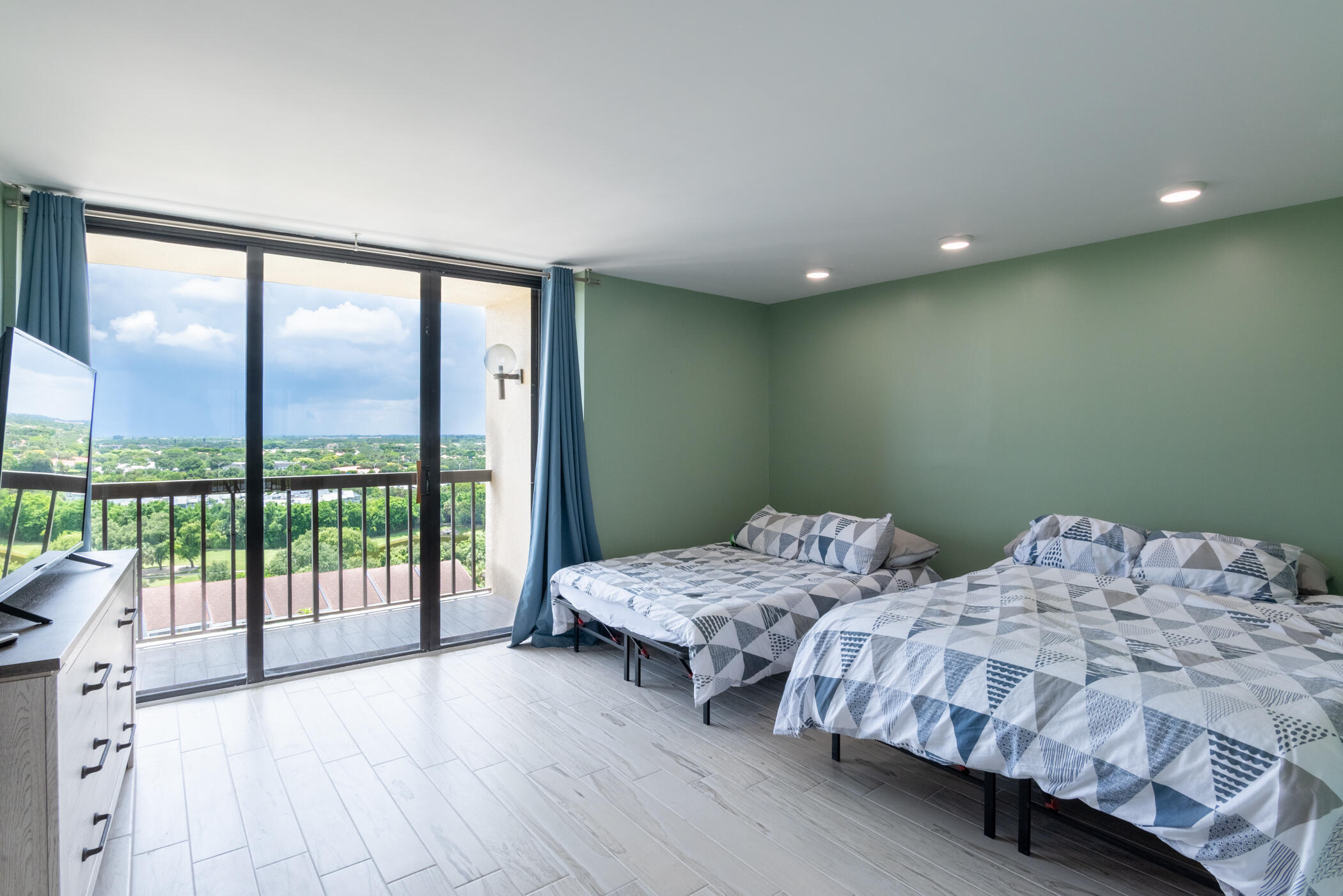 Lands of the President / ENVOY CONDO - Residential