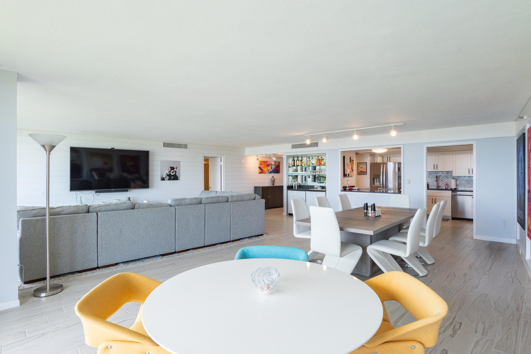 Lands of the President / ENVOY CONDO - Residential