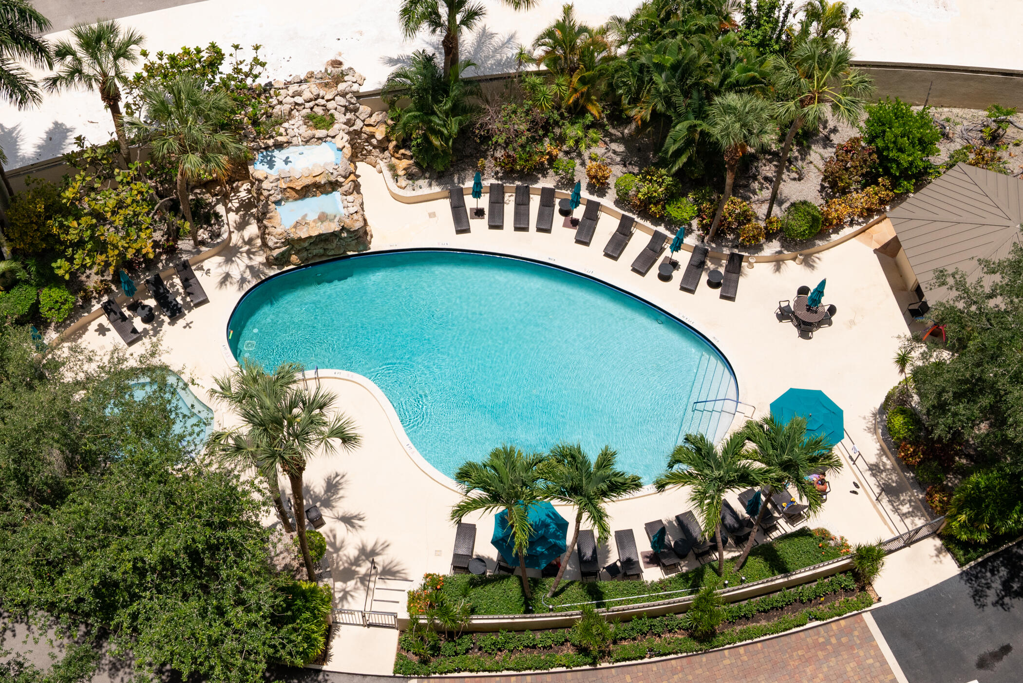 Lands of the President / ENVOY CONDO - Residential