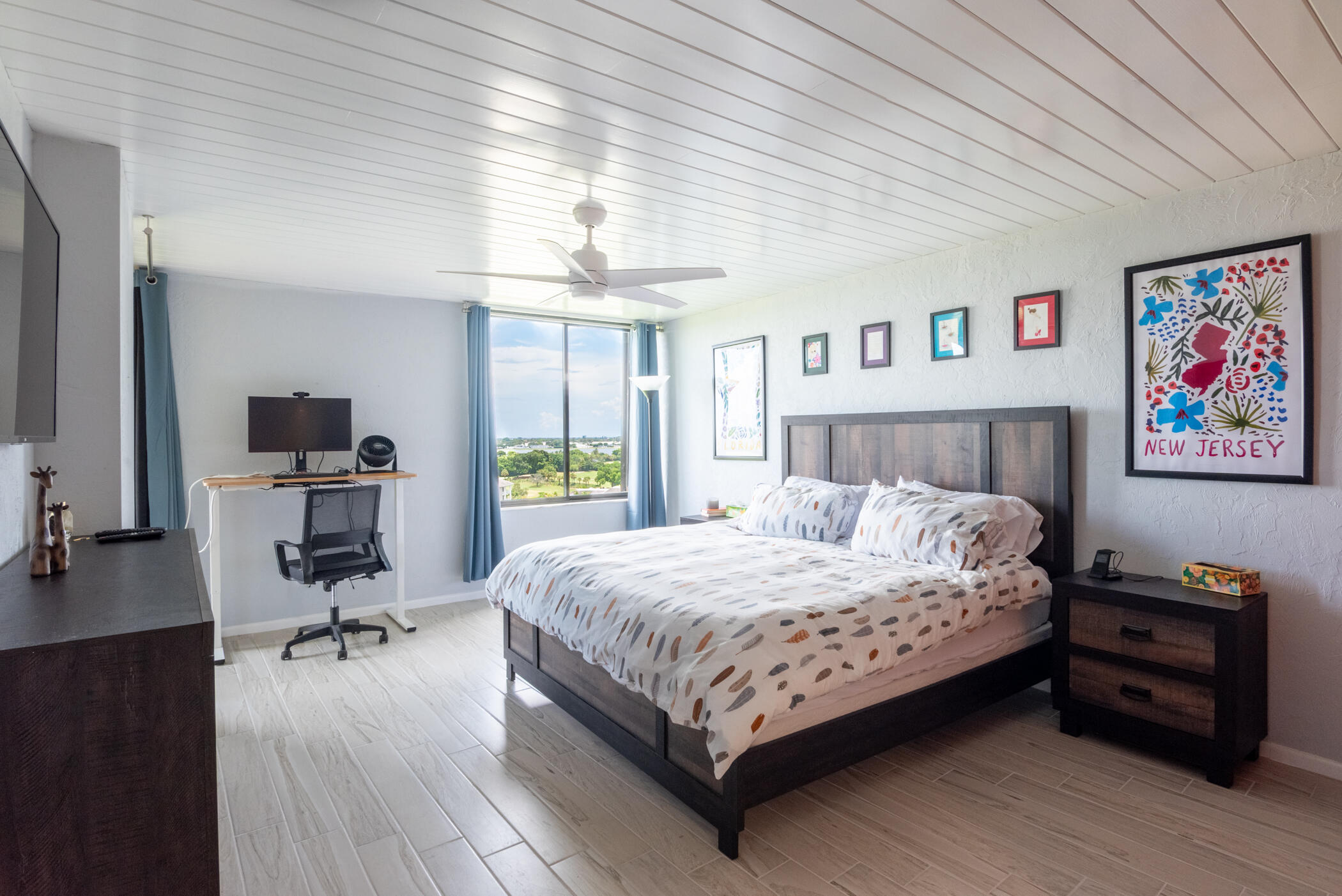 Lands of the President / ENVOY CONDO - Residential