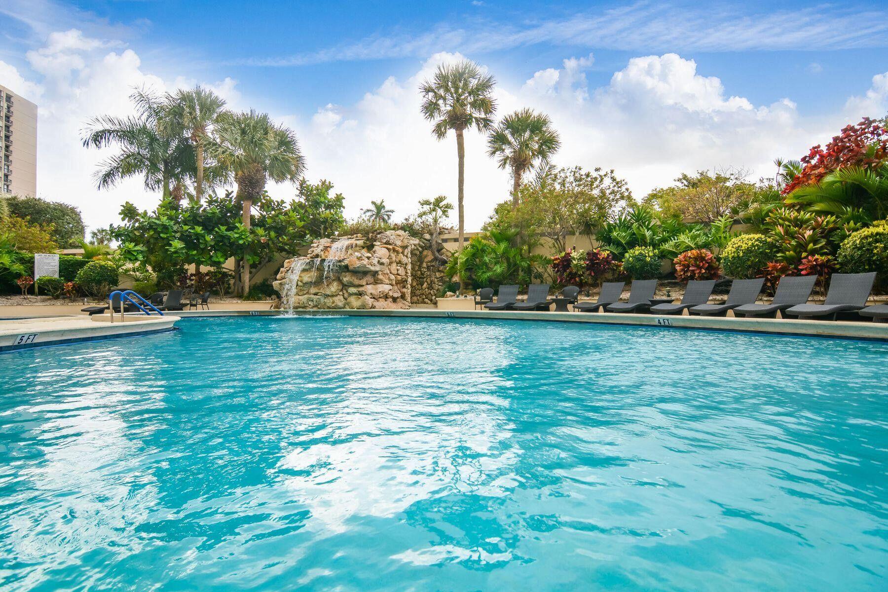 Lands of the President / ENVOY CONDO - Residential
