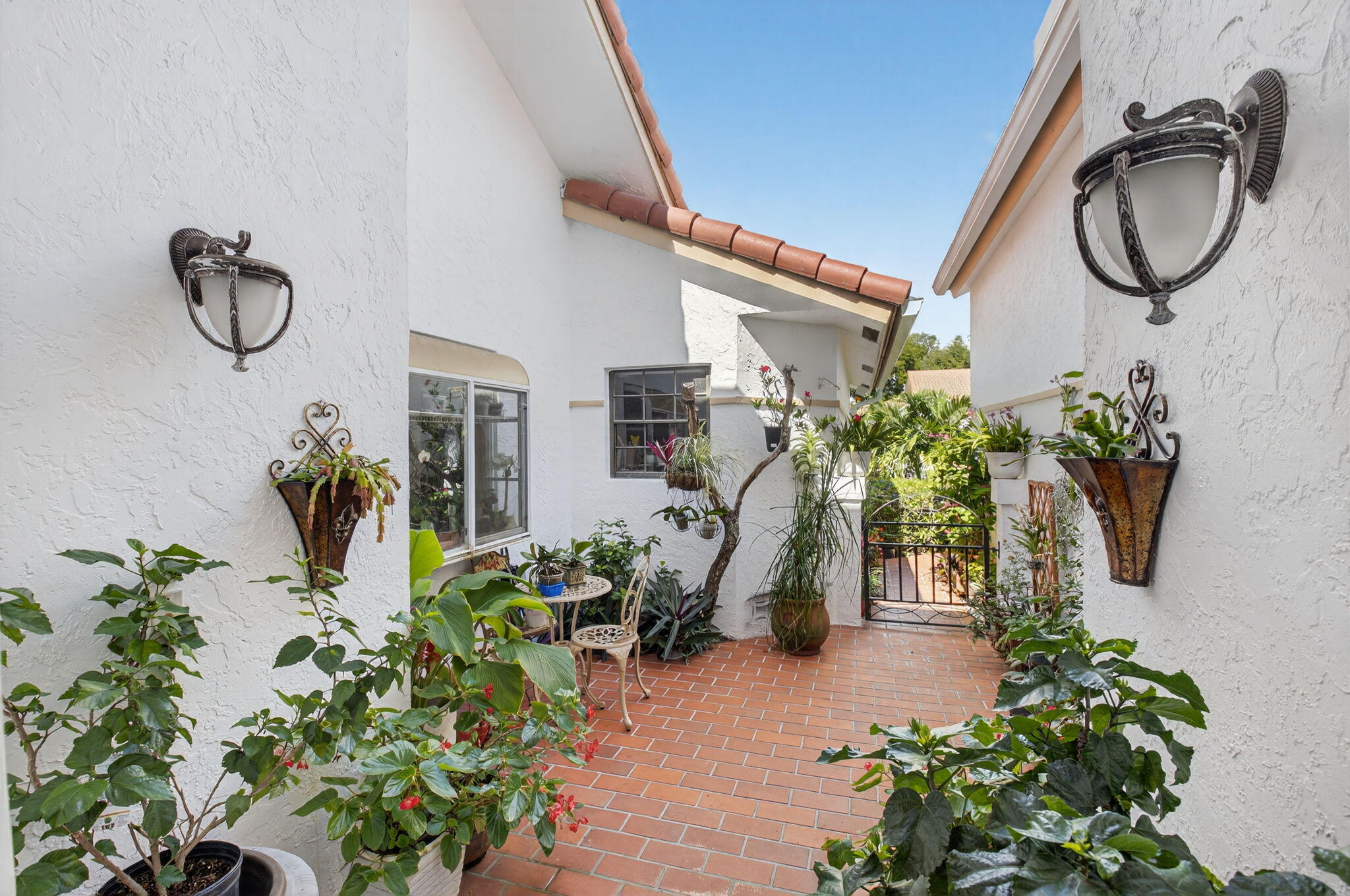 LADYPALM / WATERBERRY - Residential