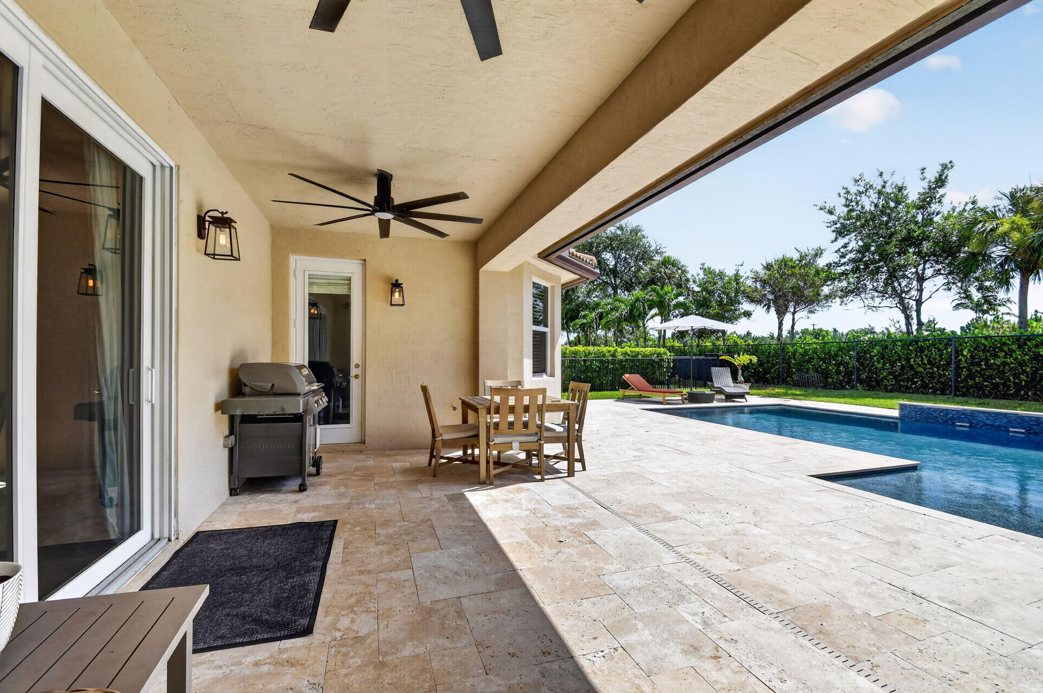 VISTA LAGO - Residential