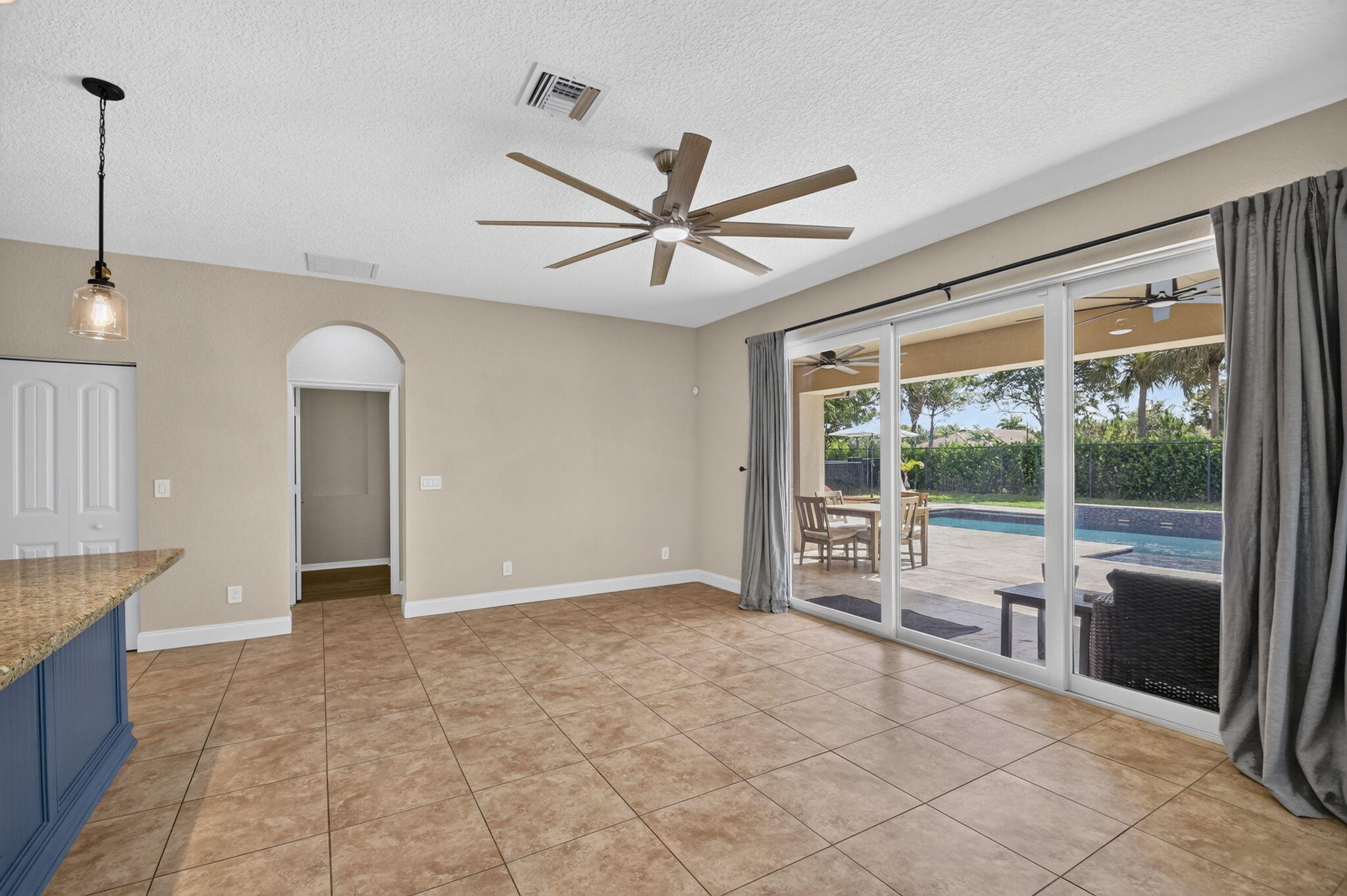 VISTA LAGO - Residential