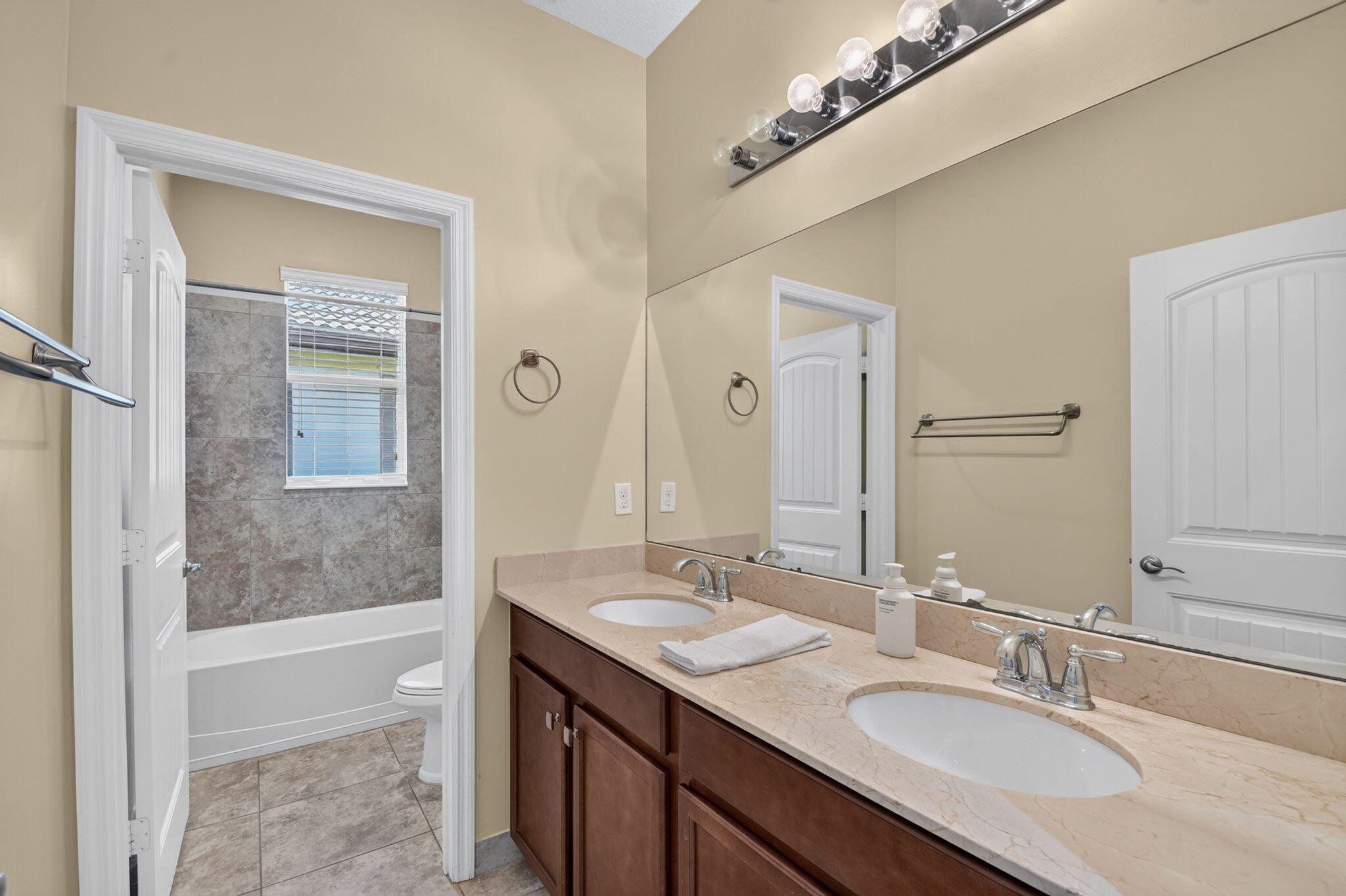 VISTA LAGO - Residential
