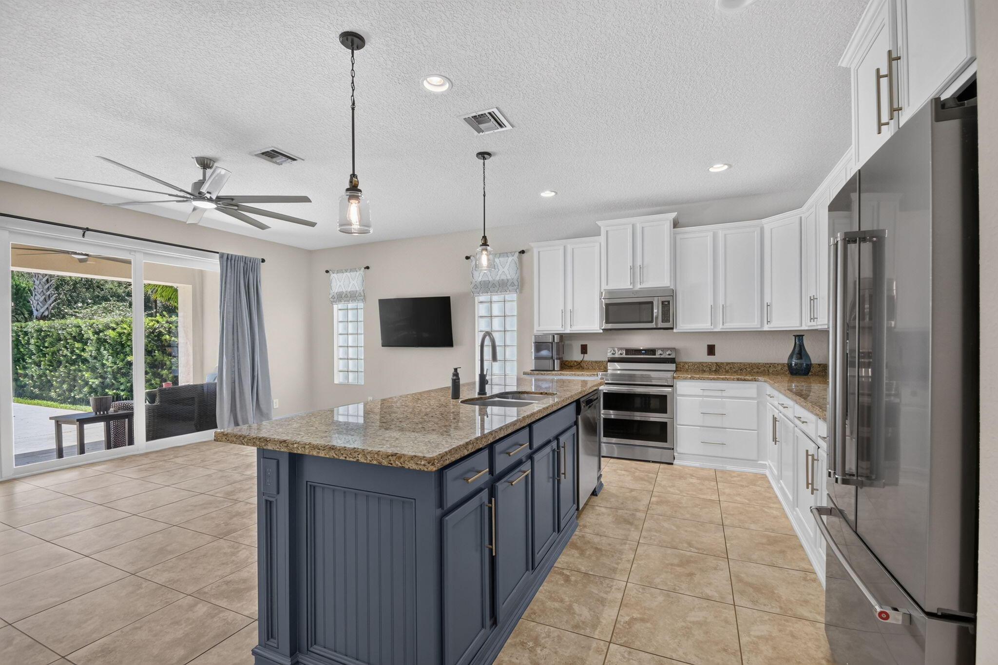 VISTA LAGO - Residential
