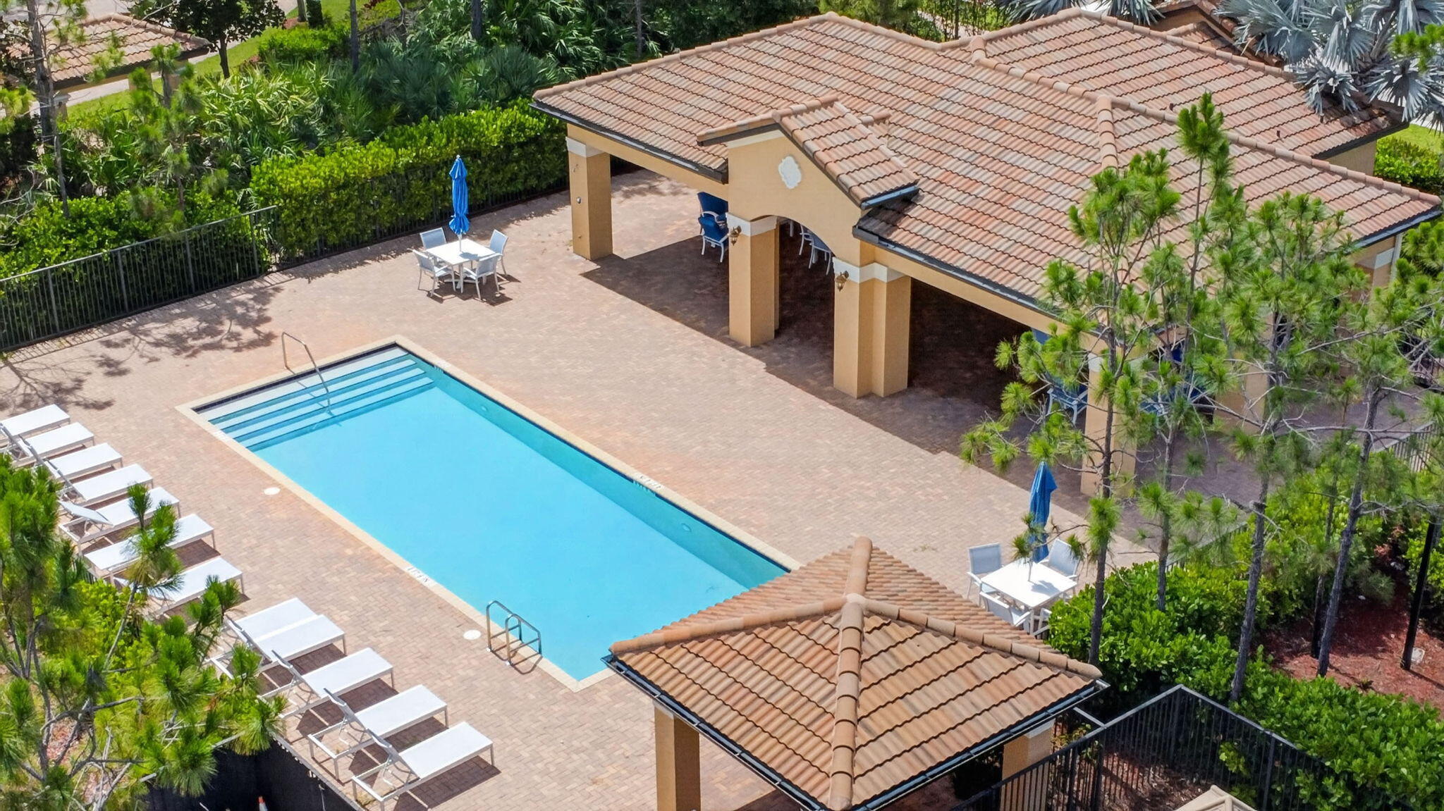 VISTA LAGO - Residential