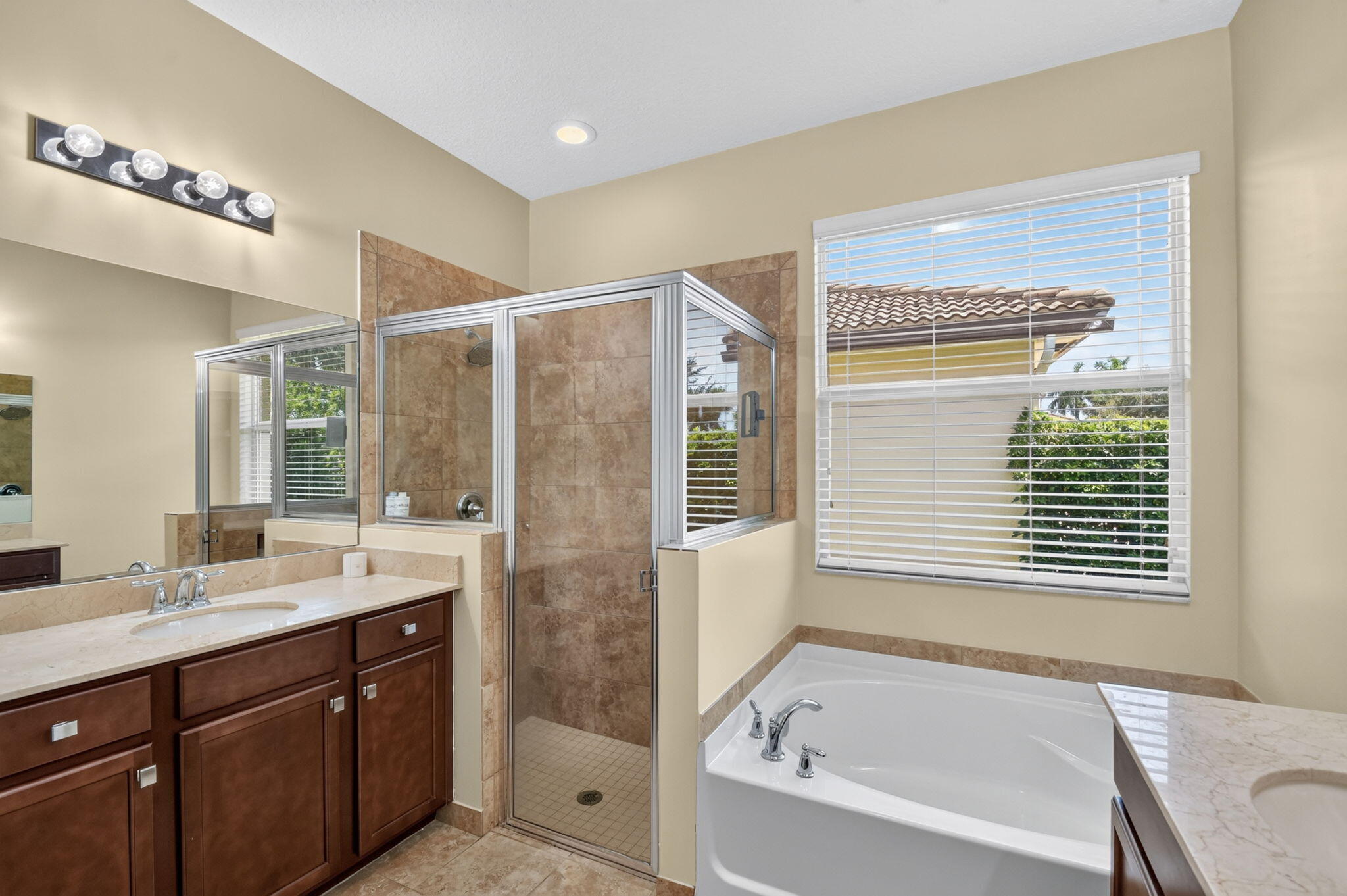 VISTA LAGO - Residential