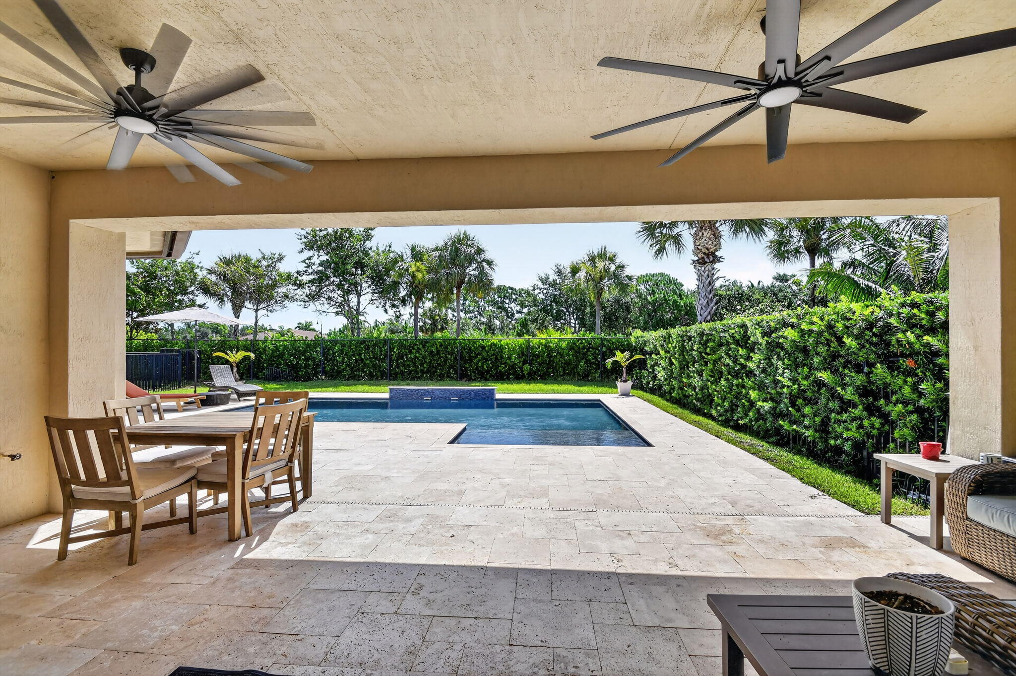 VISTA LAGO - Residential
