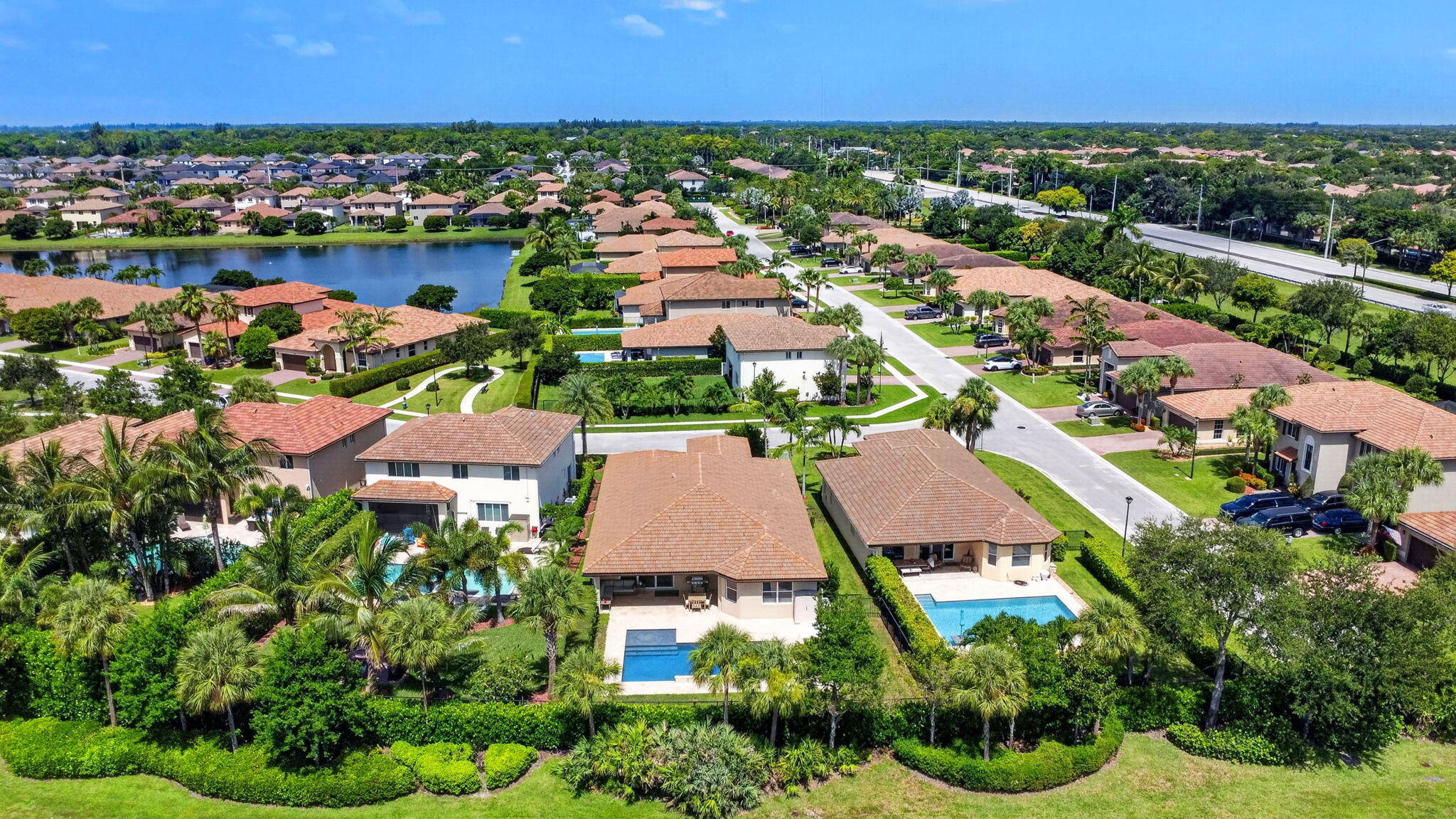 VISTA LAGO - Residential