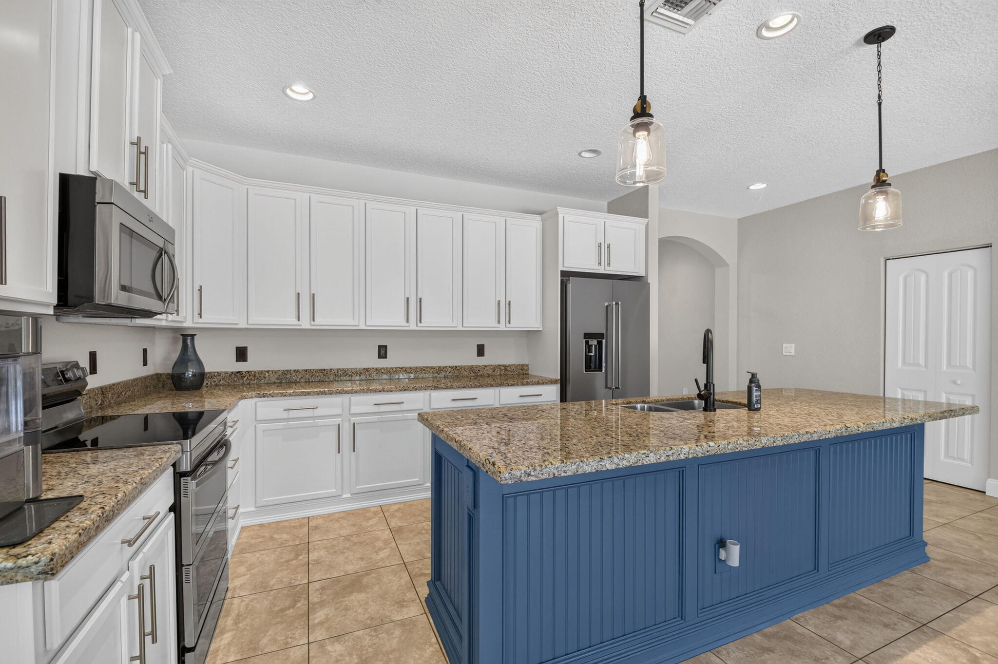 VISTA LAGO - Residential