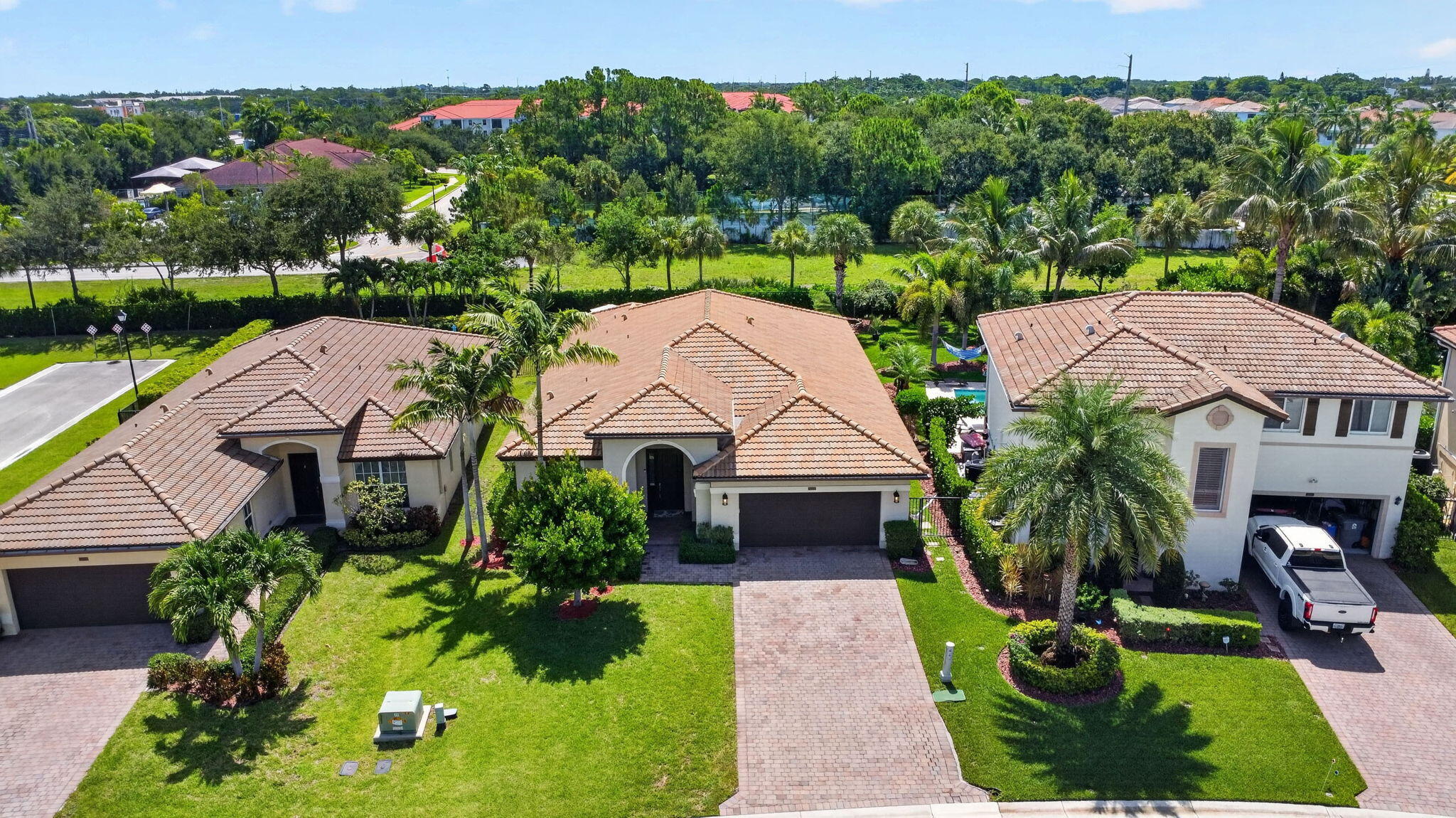 VISTA LAGO - Residential