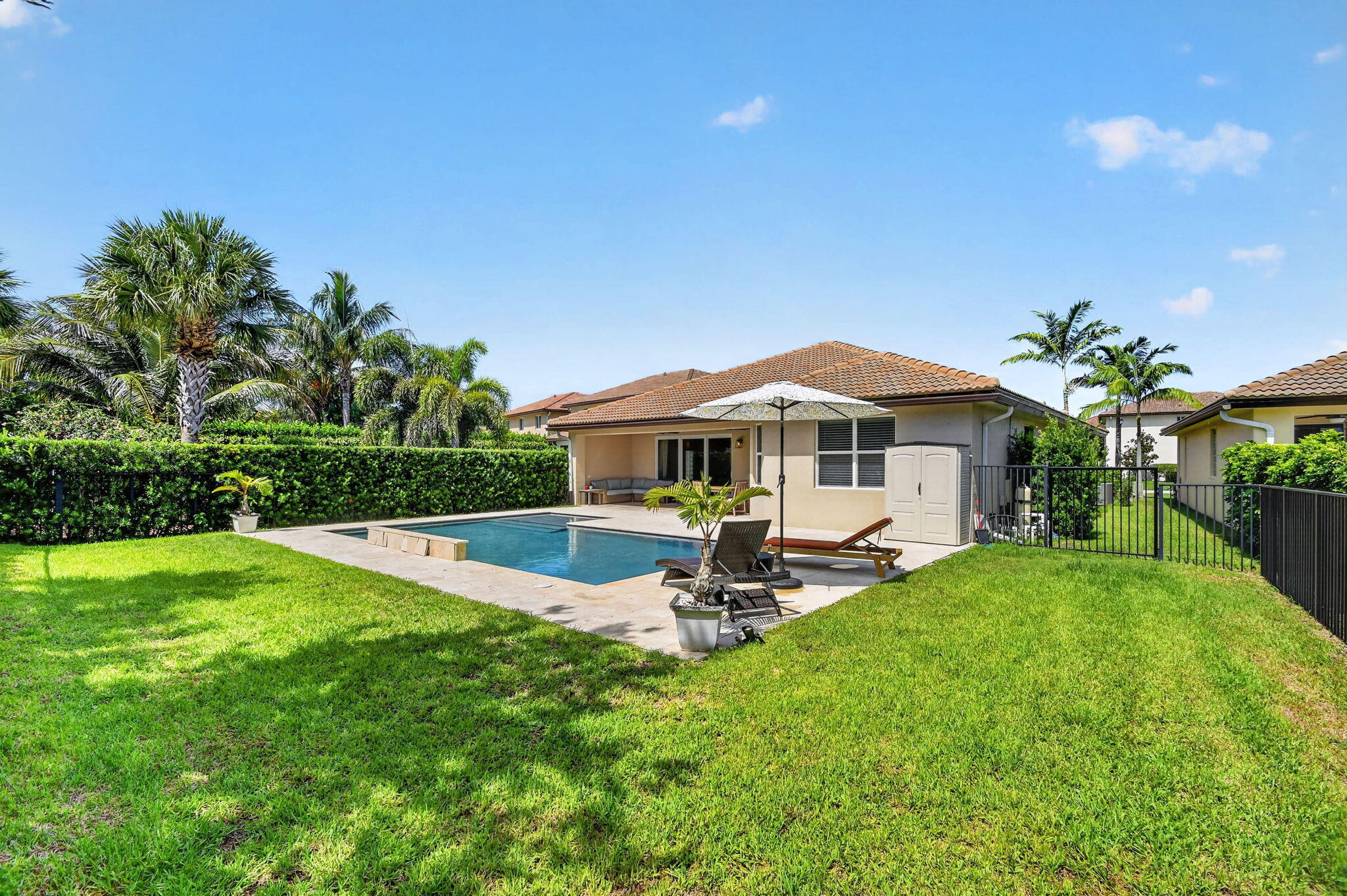 VISTA LAGO - Residential