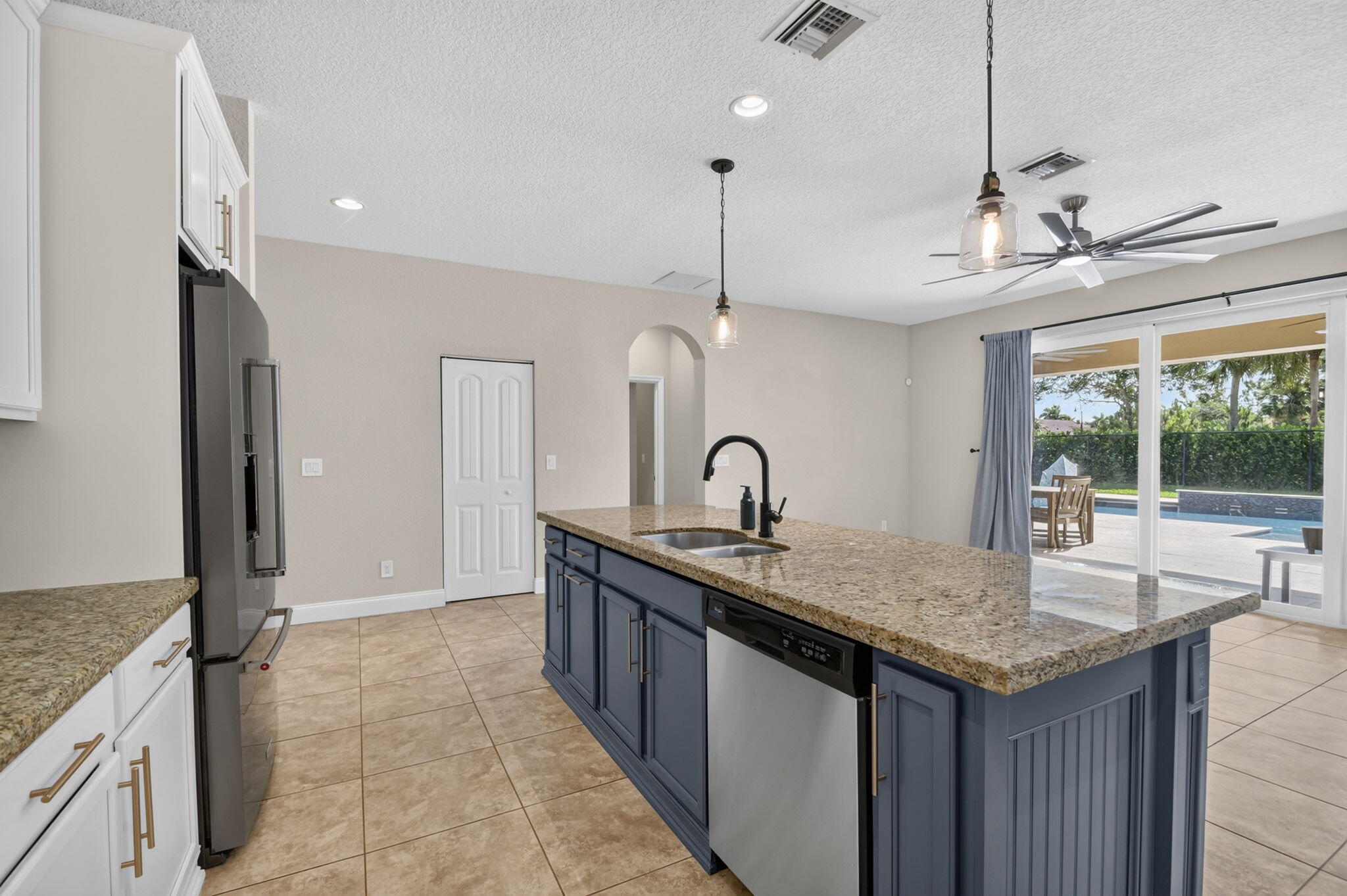 VISTA LAGO - Residential
