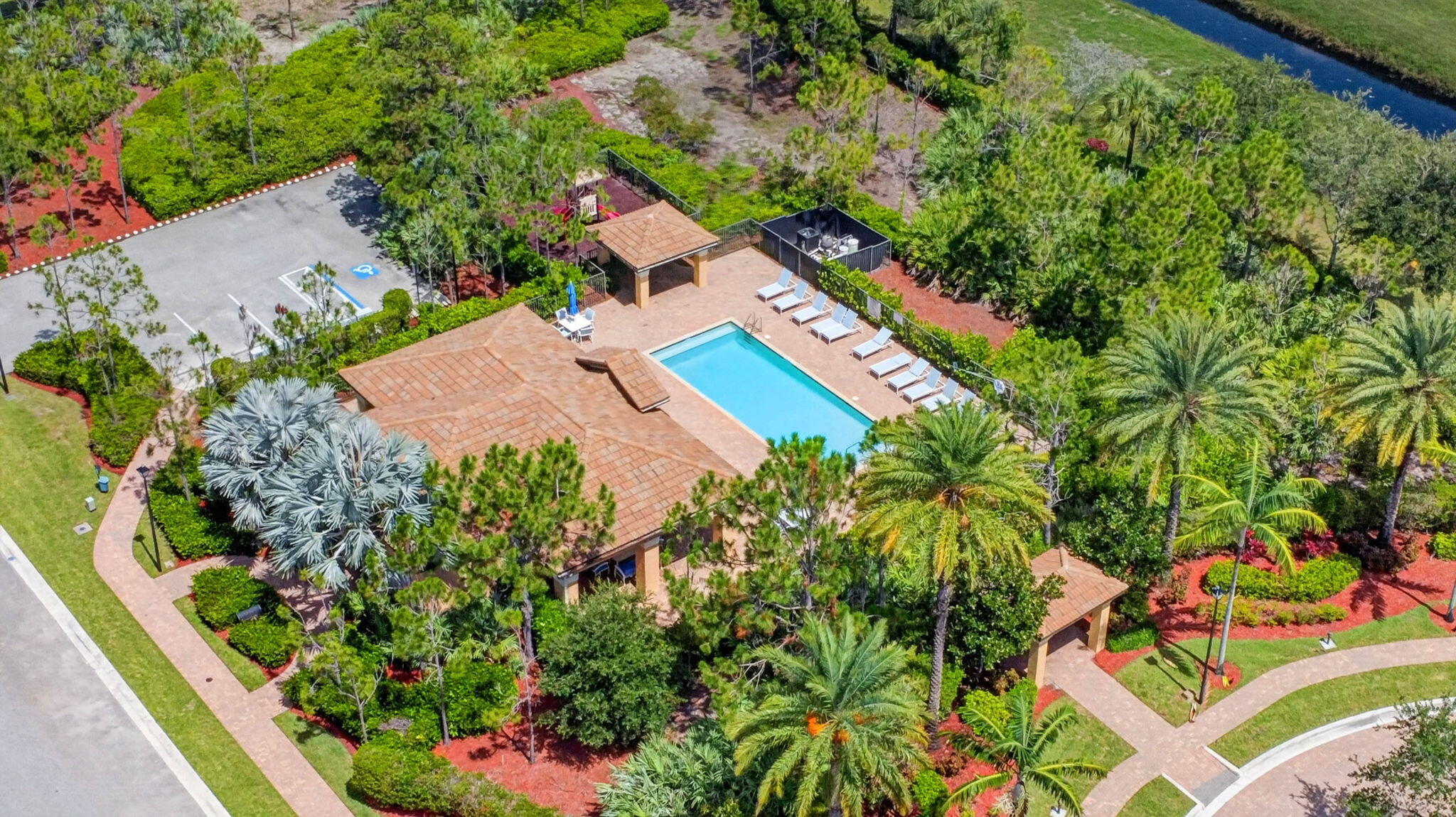 VISTA LAGO - Residential