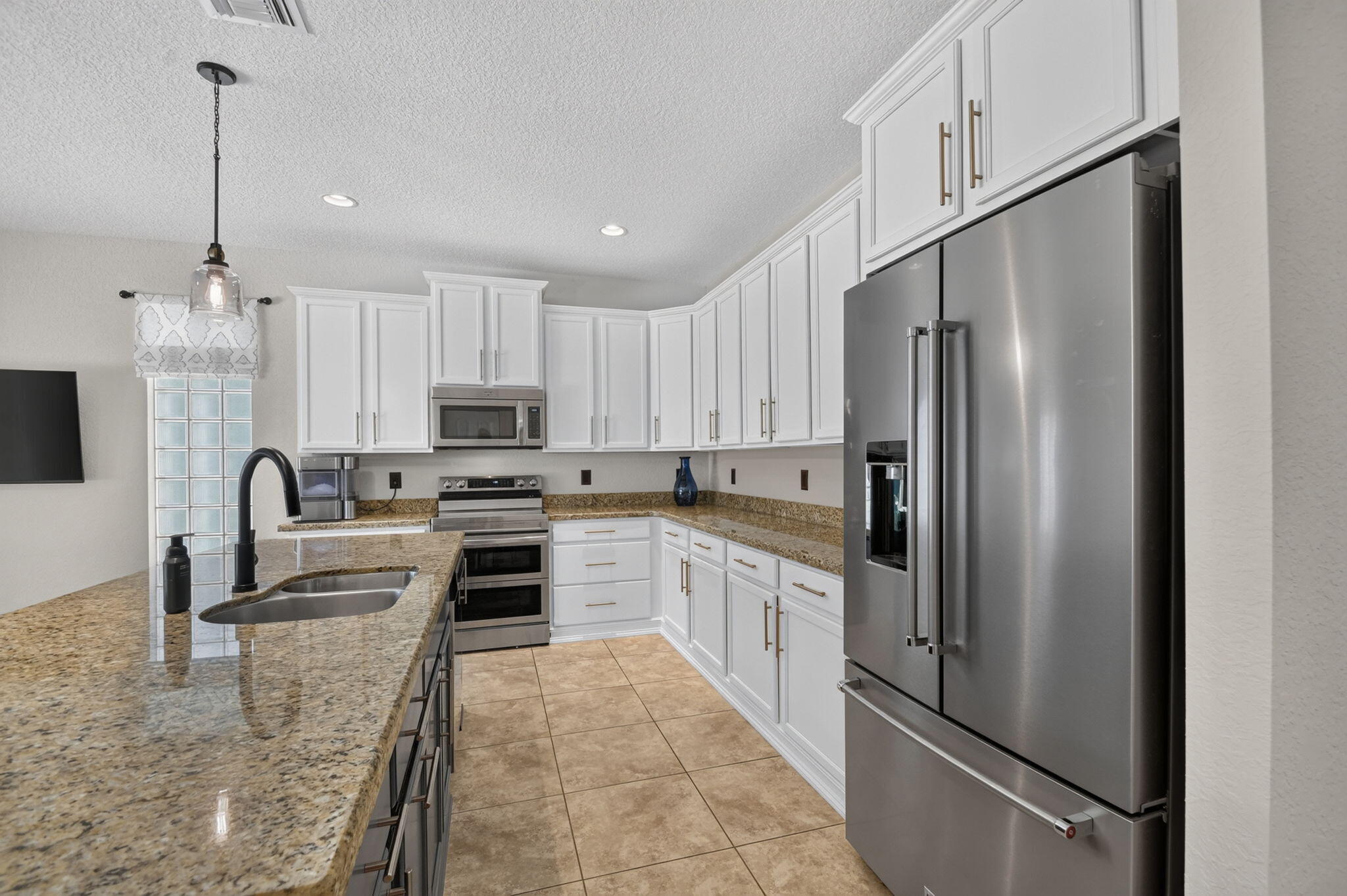 VISTA LAGO - Residential