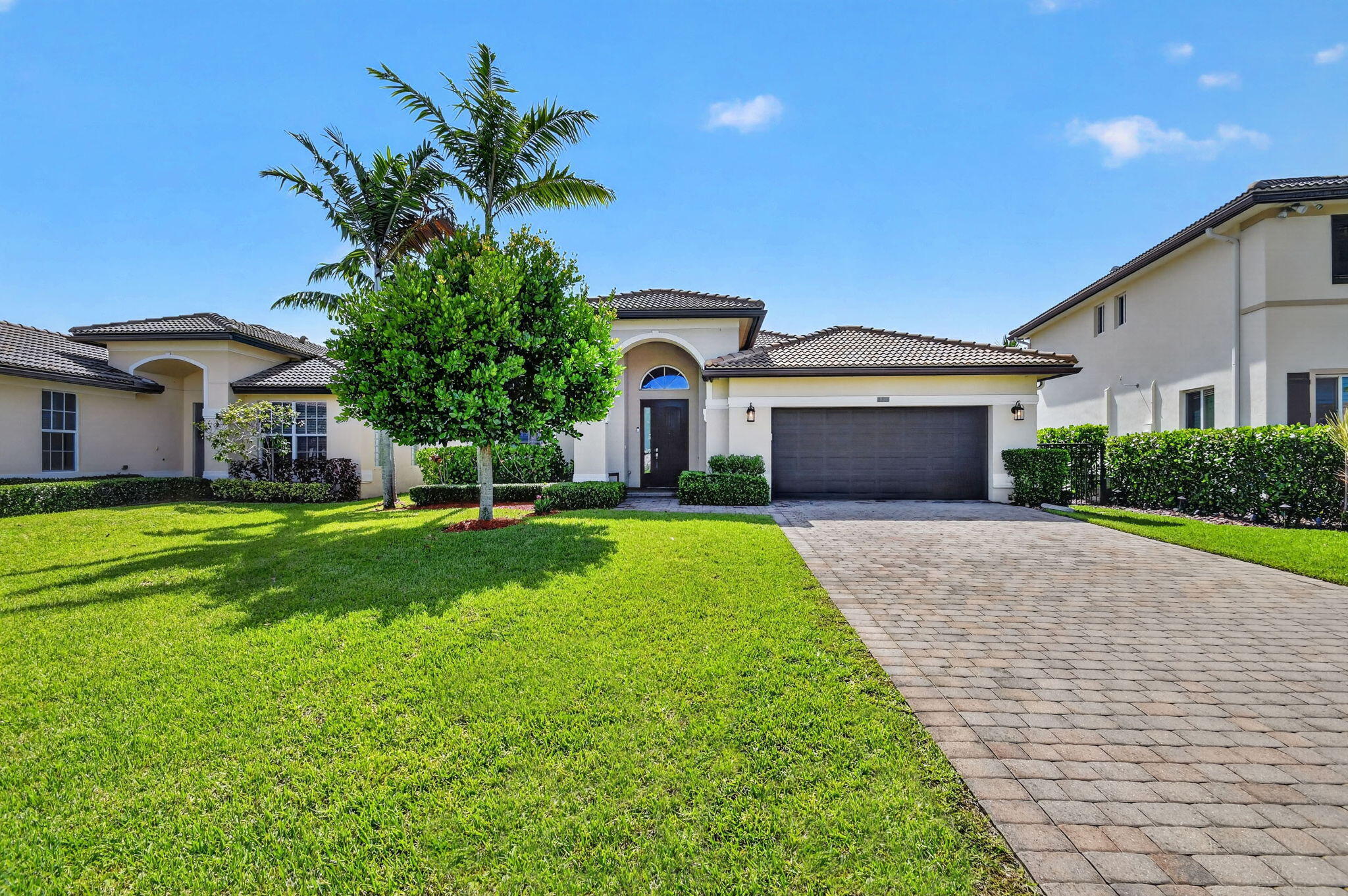 VISTA LAGO - Residential