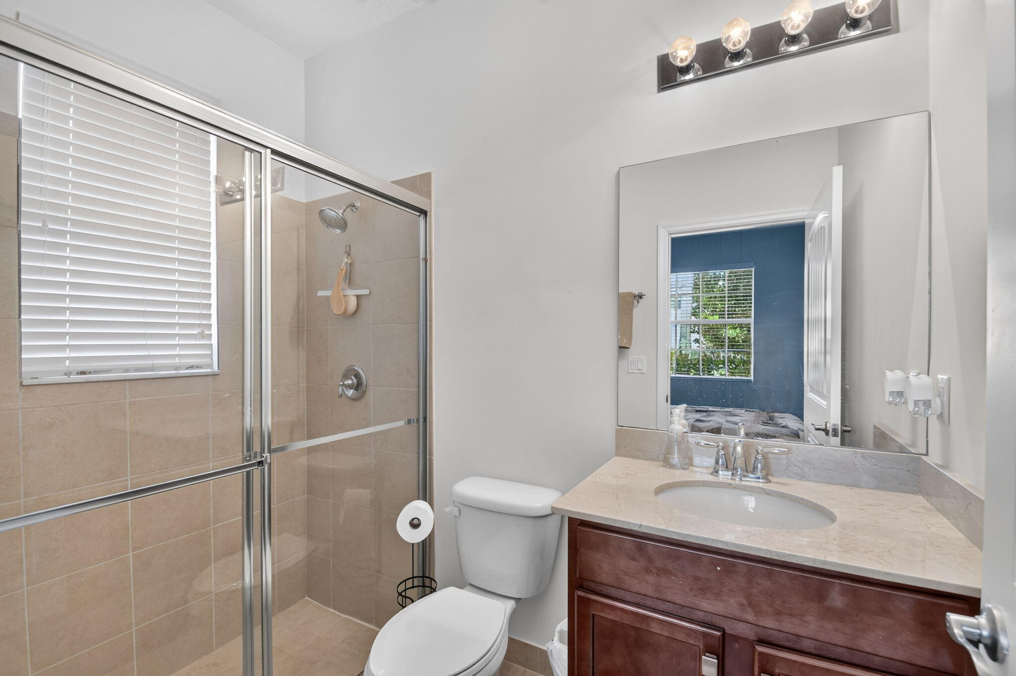 VISTA LAGO - Residential