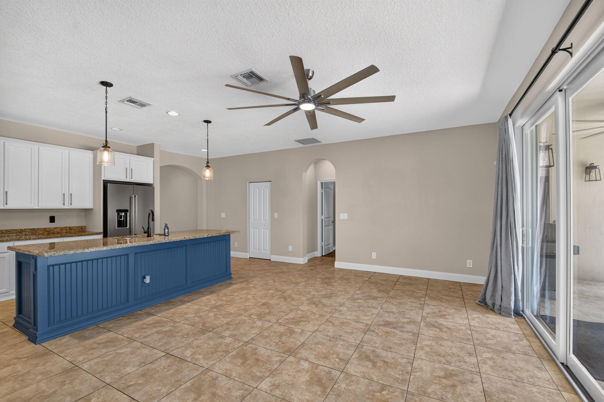 VISTA LAGO - Residential