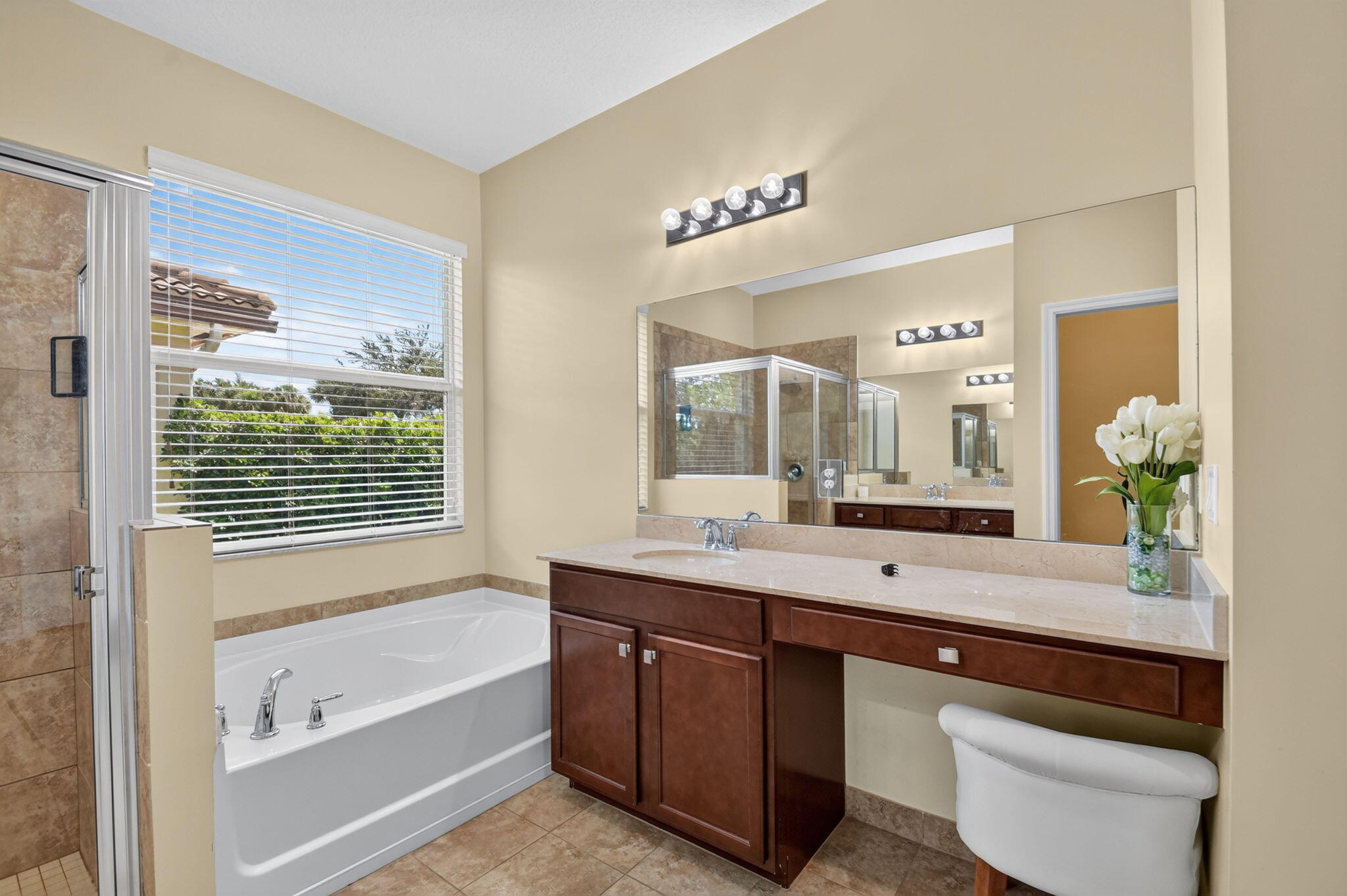 VISTA LAGO - Residential