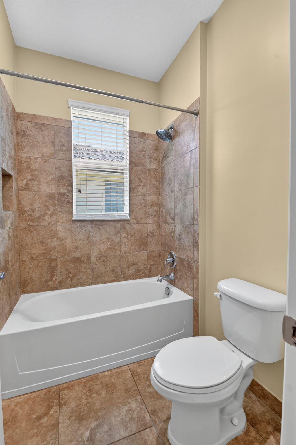 VISTA LAGO - Residential