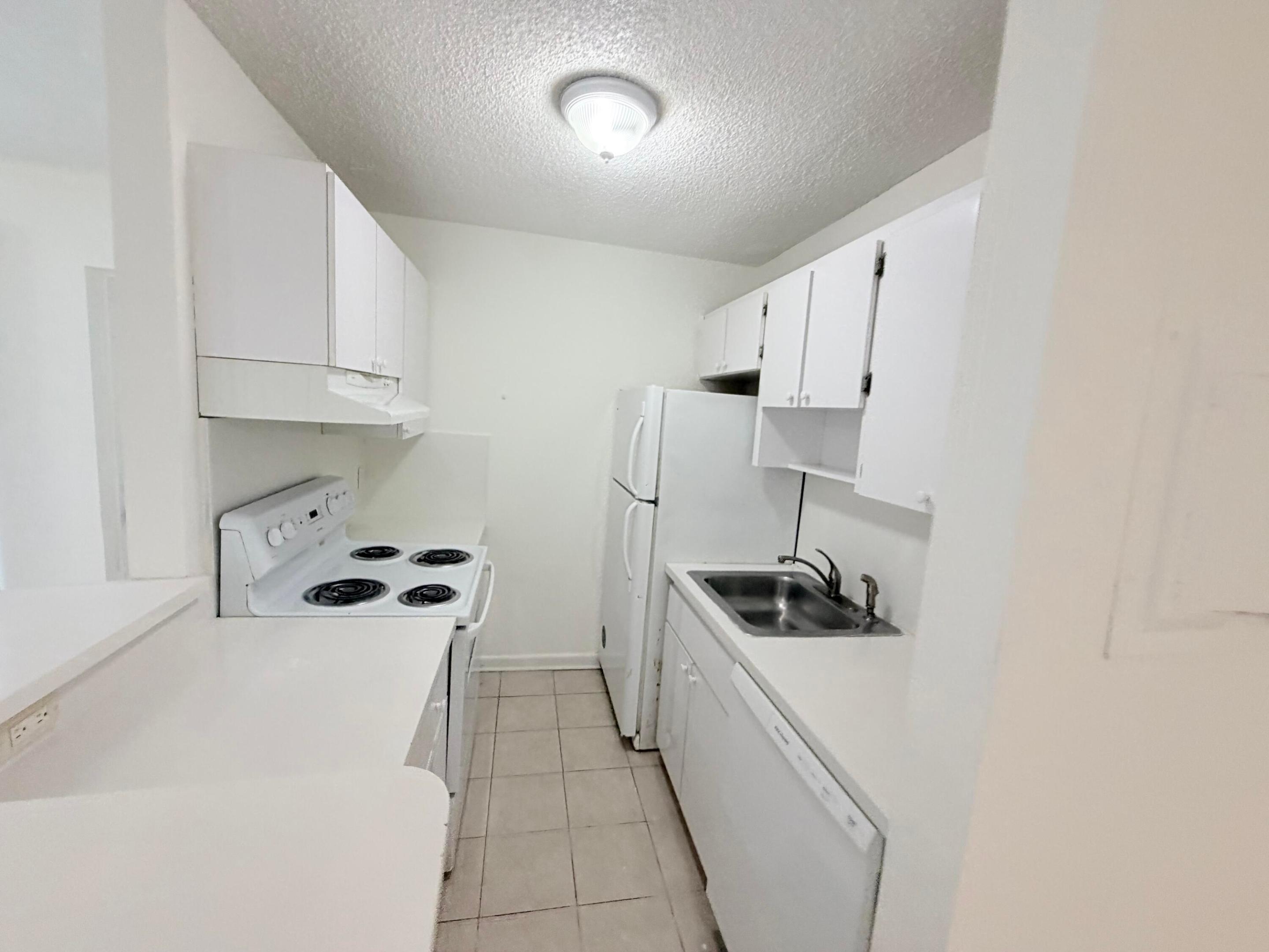 CROSSINGS OF BOYNTON BEACH CONDO - Residential Lease