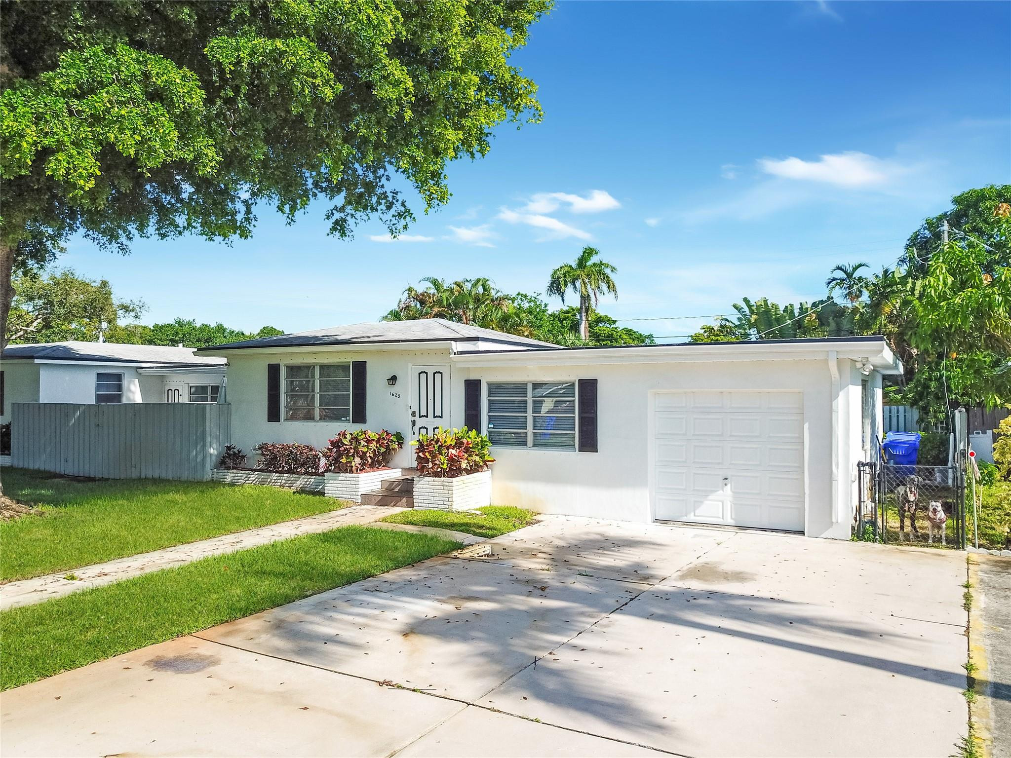 Poinsetta Park 8-35 B - Residential Income