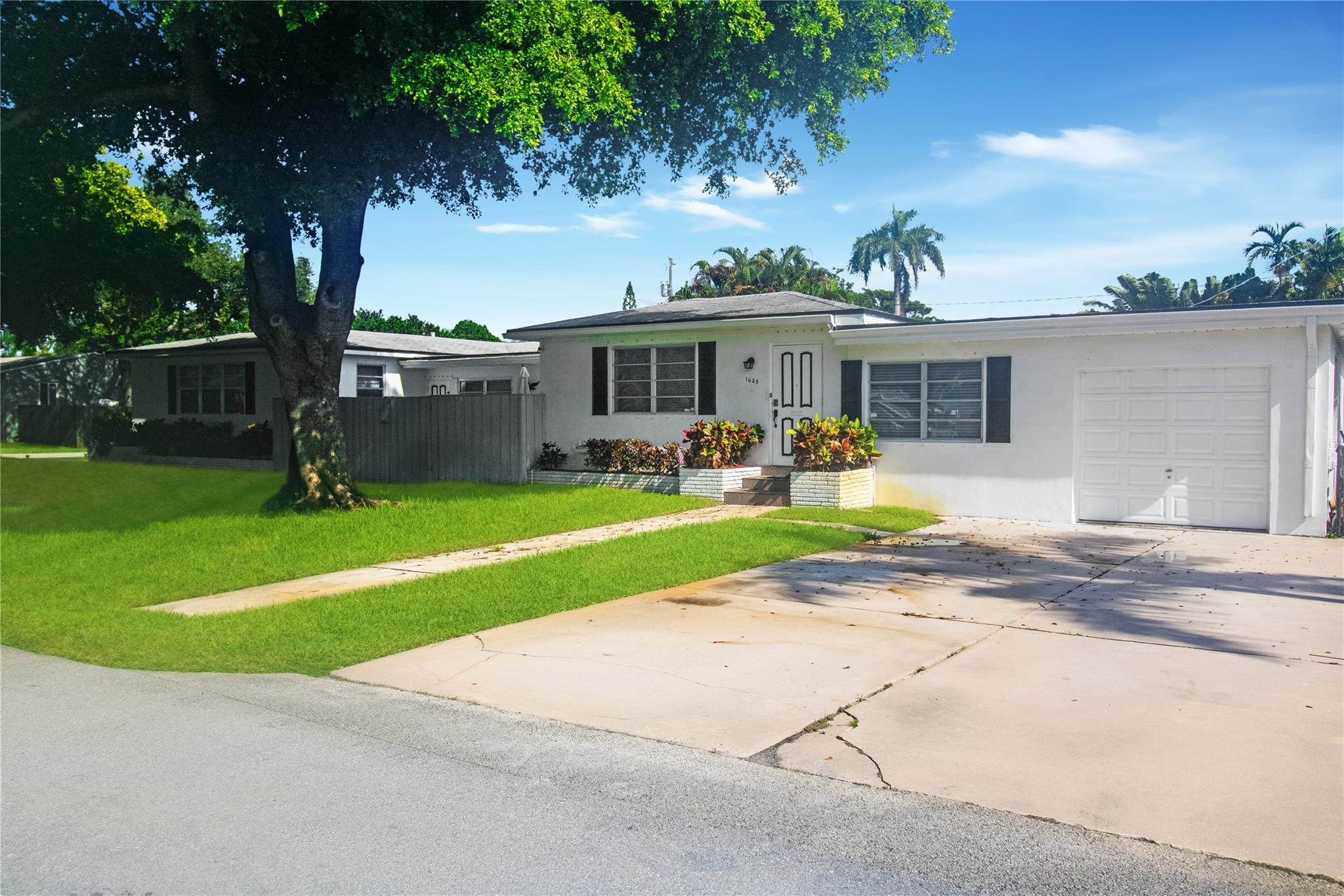 Poinsetta Park 8-35 B - Residential Income