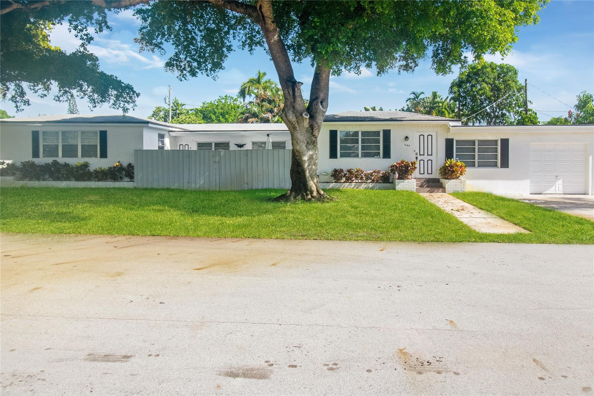 Poinsetta Park 8-35 B - Residential Income