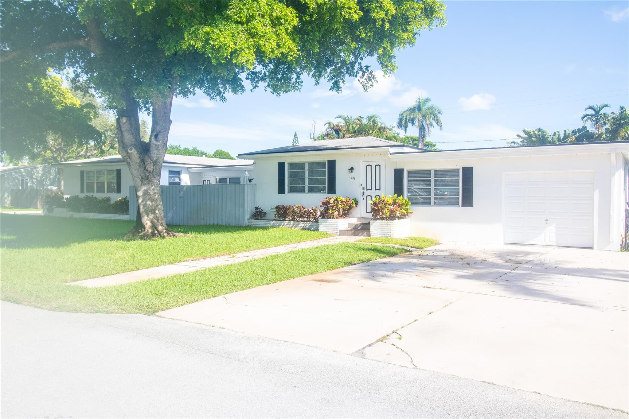 Poinsetta Park 8-35 B - Residential Income
