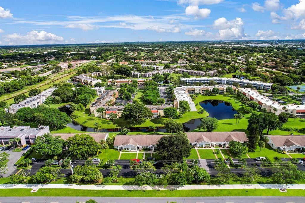LAGO DEL REY CONDO - Residential