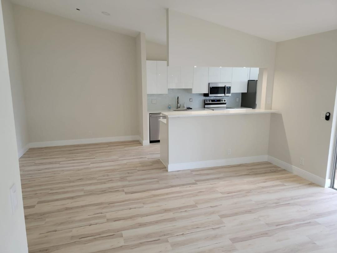 LAGO DEL REY CONDO - Residential