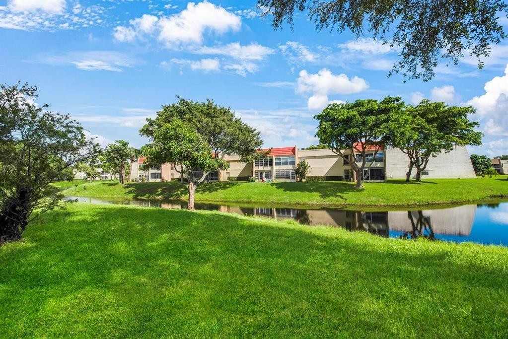 LAGO DEL REY CONDO - Residential