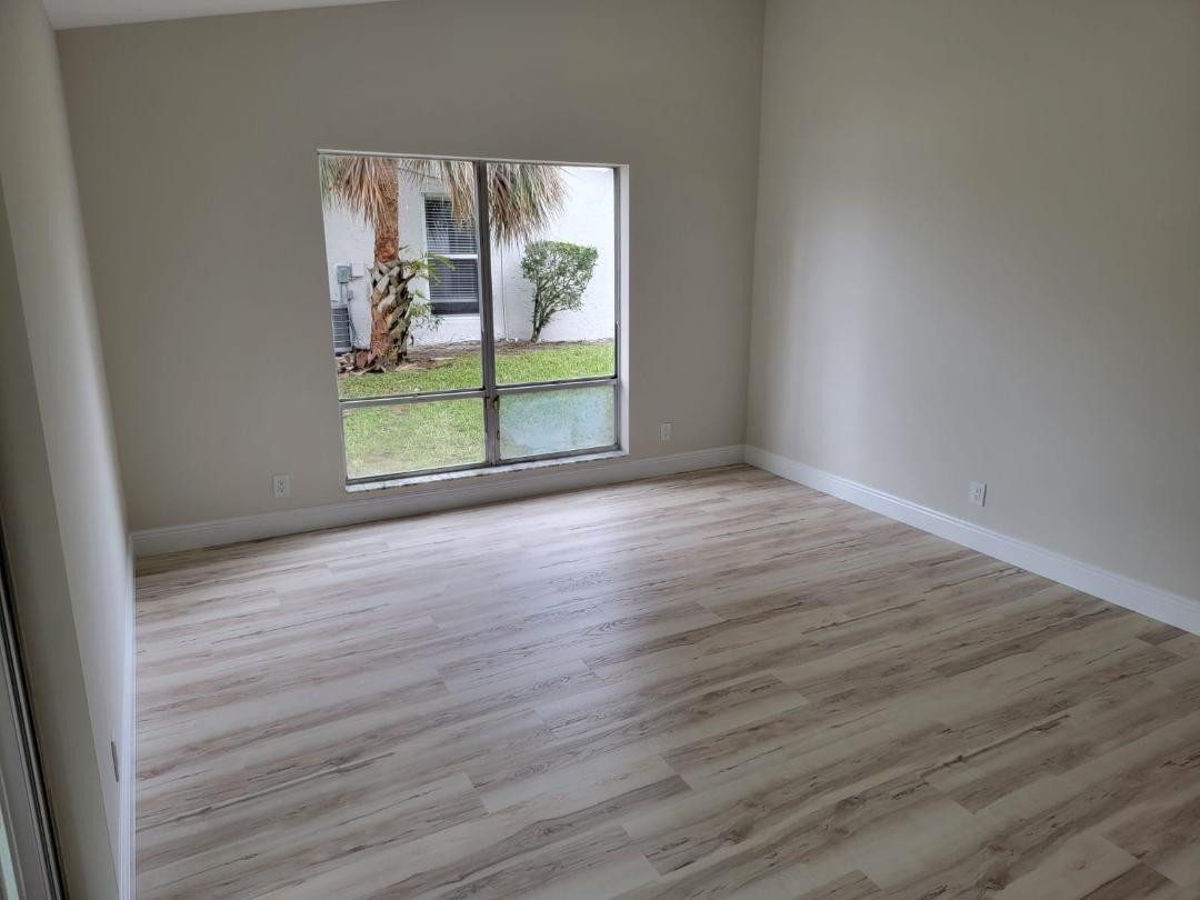 LAGO DEL REY CONDO - Residential