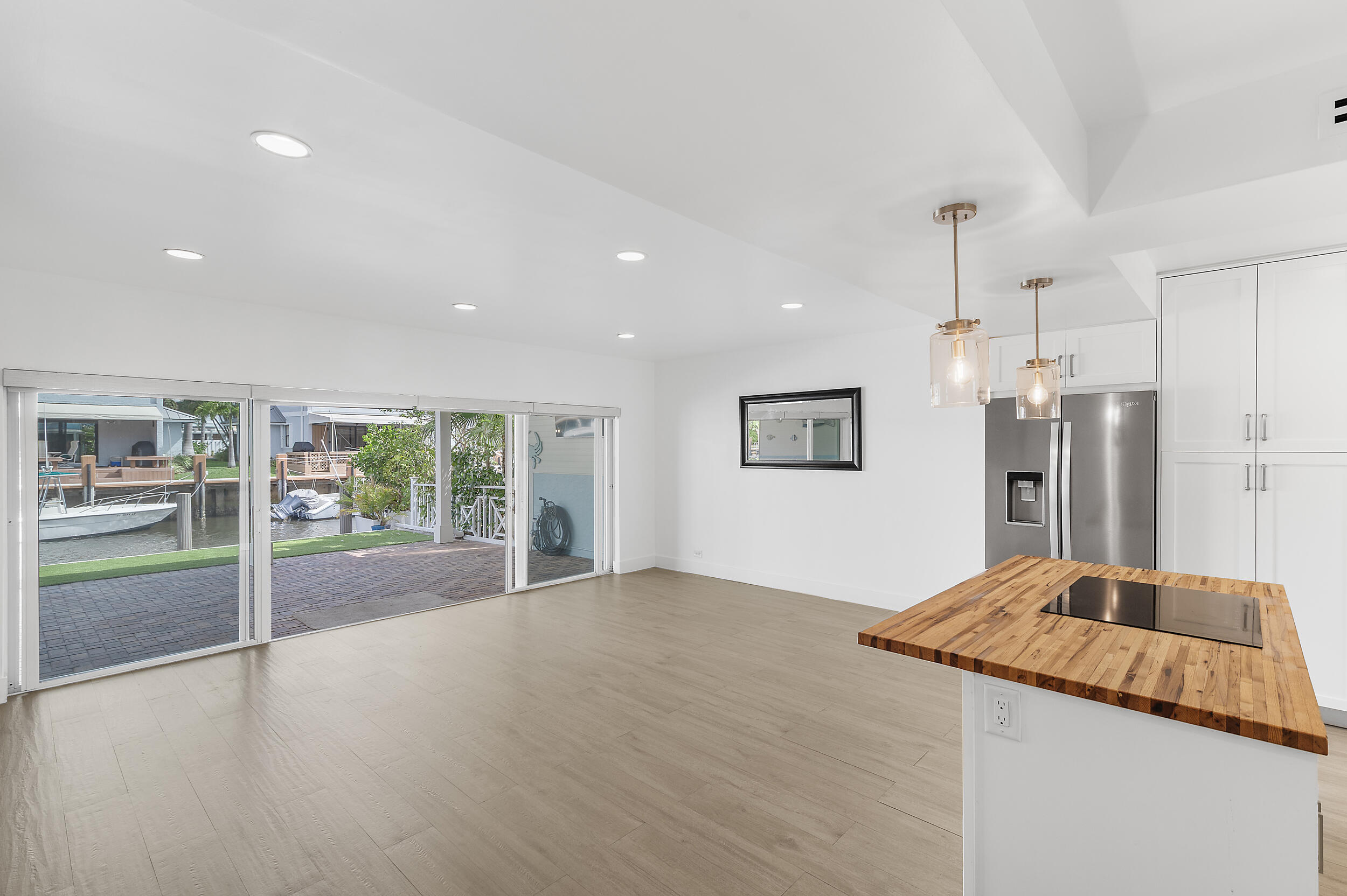 Park Shores Manor - Residential Lease
