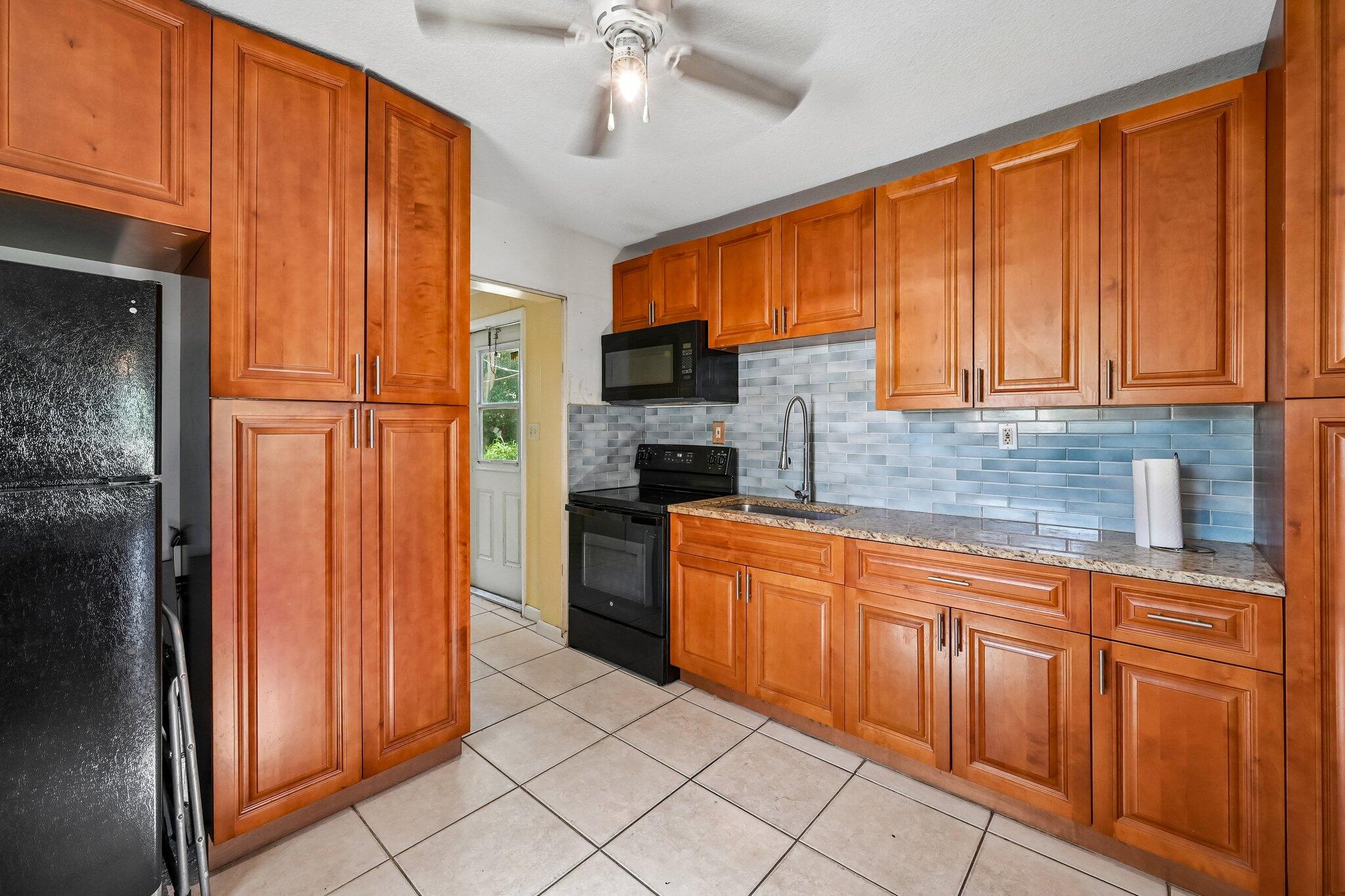 SUNLAND GARDENS - Residential