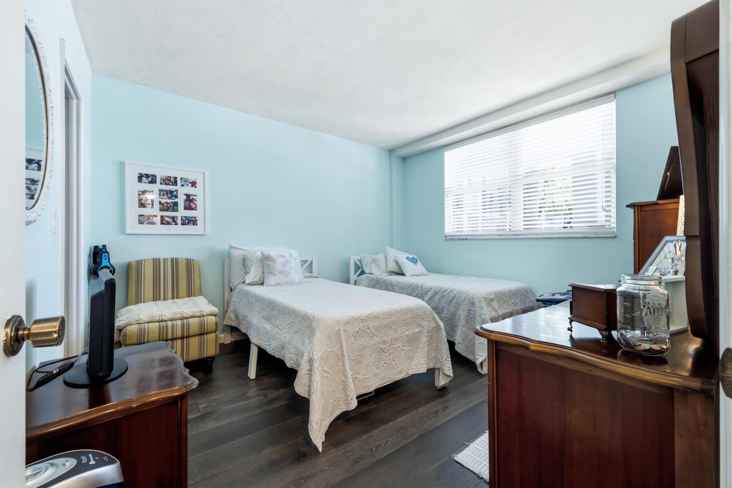 PARADISE HARBOUR CONDO - Residential