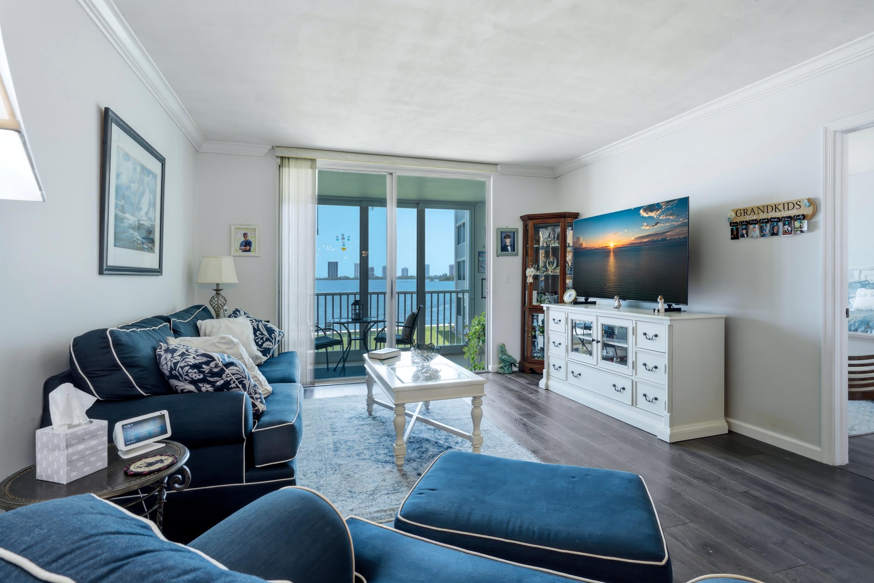 PARADISE HARBOUR CONDO - Residential