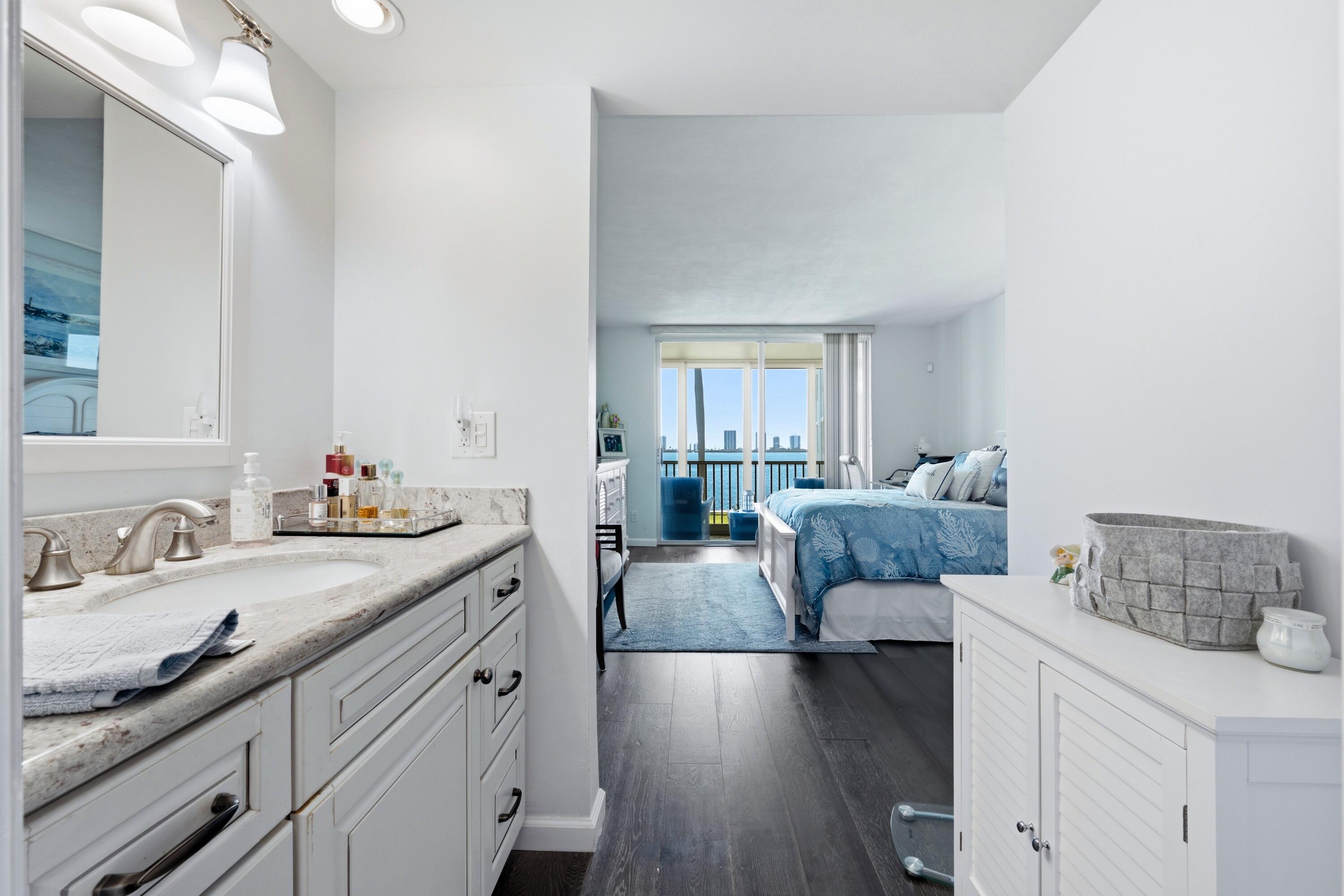 PARADISE HARBOUR CONDO - Residential